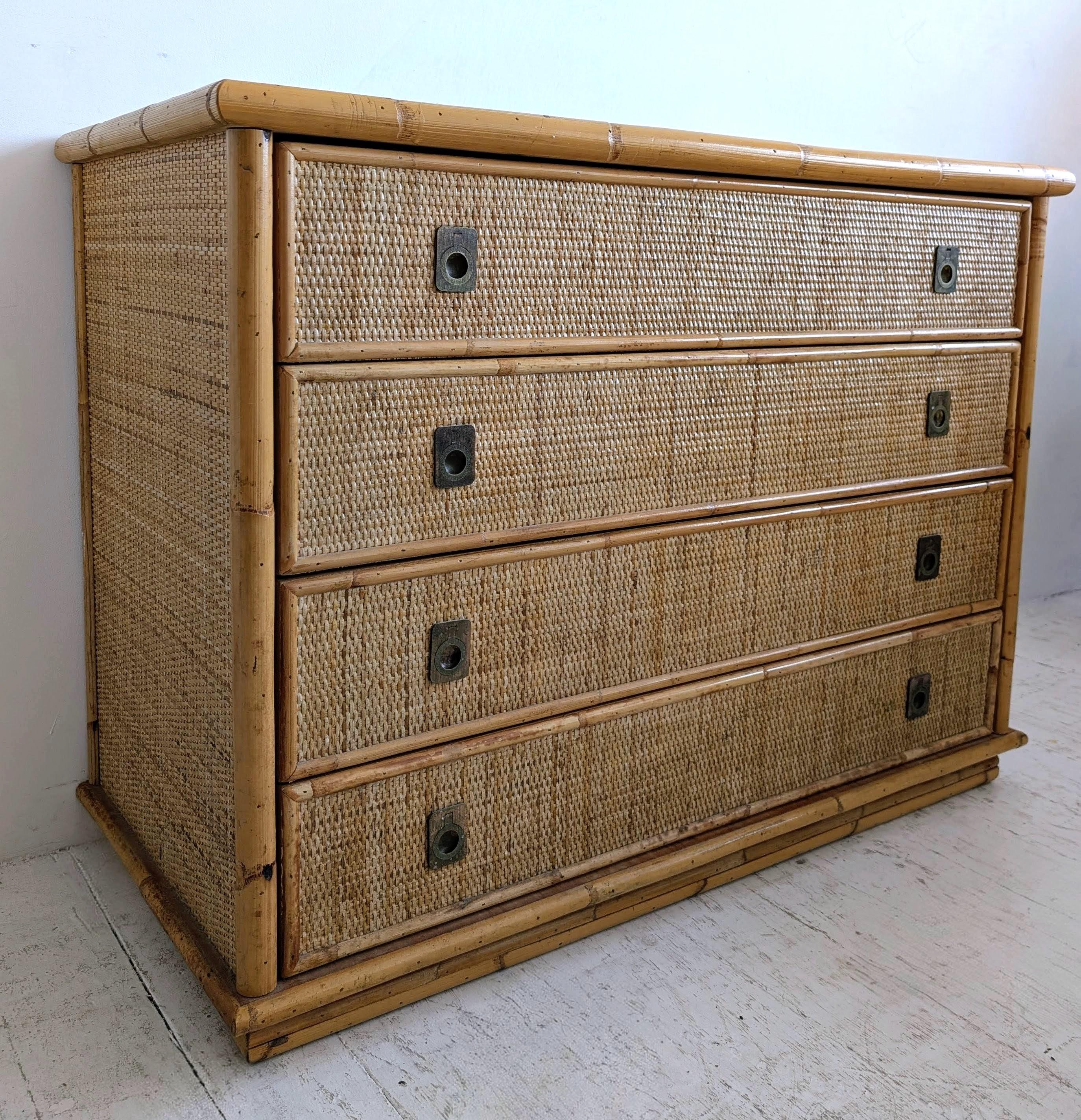 Cassettiera vintage di metà secolo in bambù, rattan e ottone Dal Vera anni '70 in vendita 2