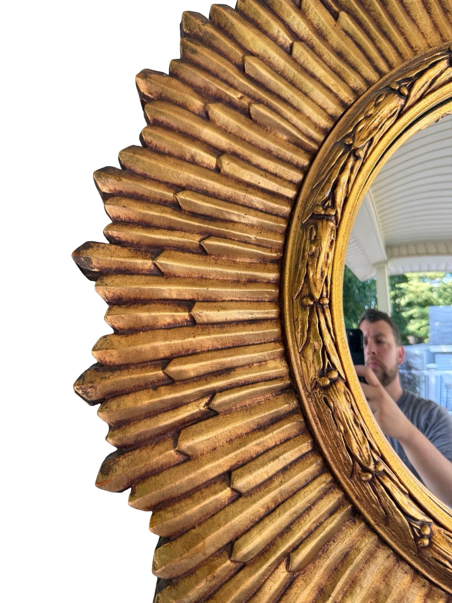 Vintage Mid Century Italian Giltwood Sunburst Spiegel mit konvexem Glas (Hollywood Regency) im Angebot
