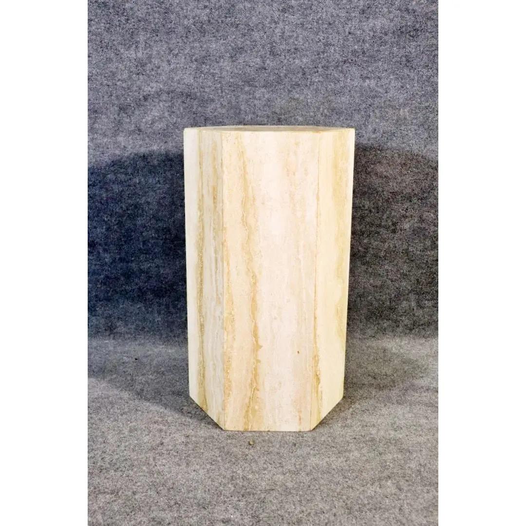 Colonna esagonale in travertino d'epoca della metà del secolo scorso in vendita 1