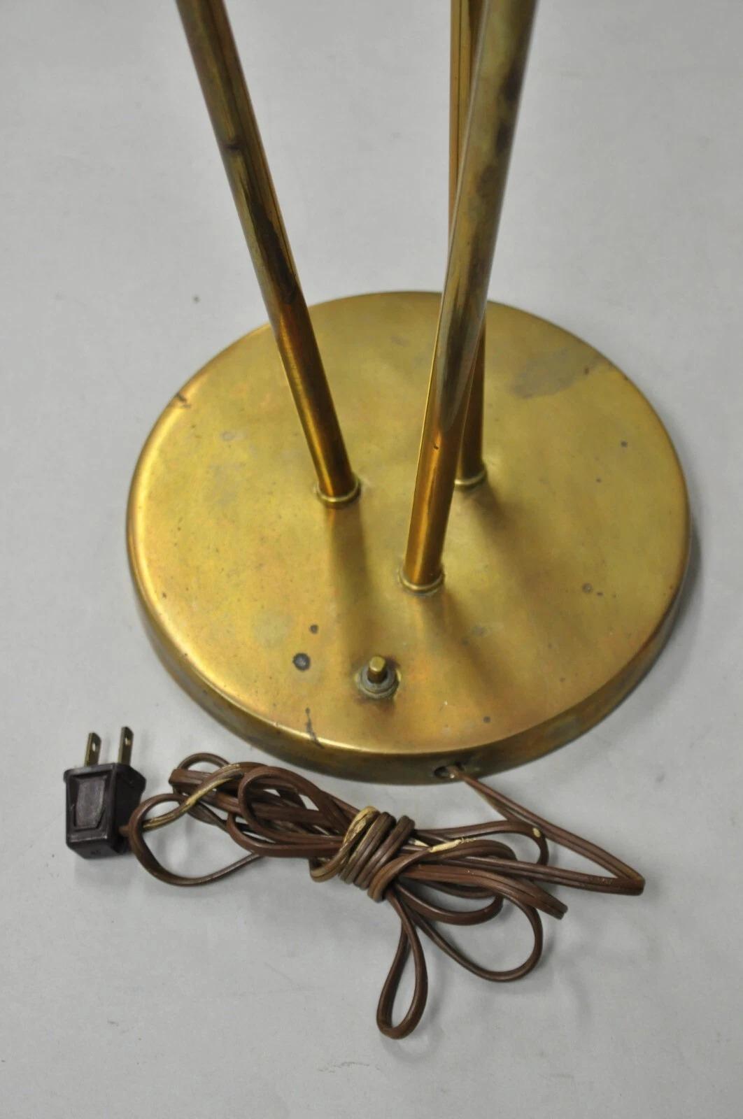 Vintage Mid Century Italian Modern Brass and Glass Sphere Tripod Tall Table Lamp en vente 3