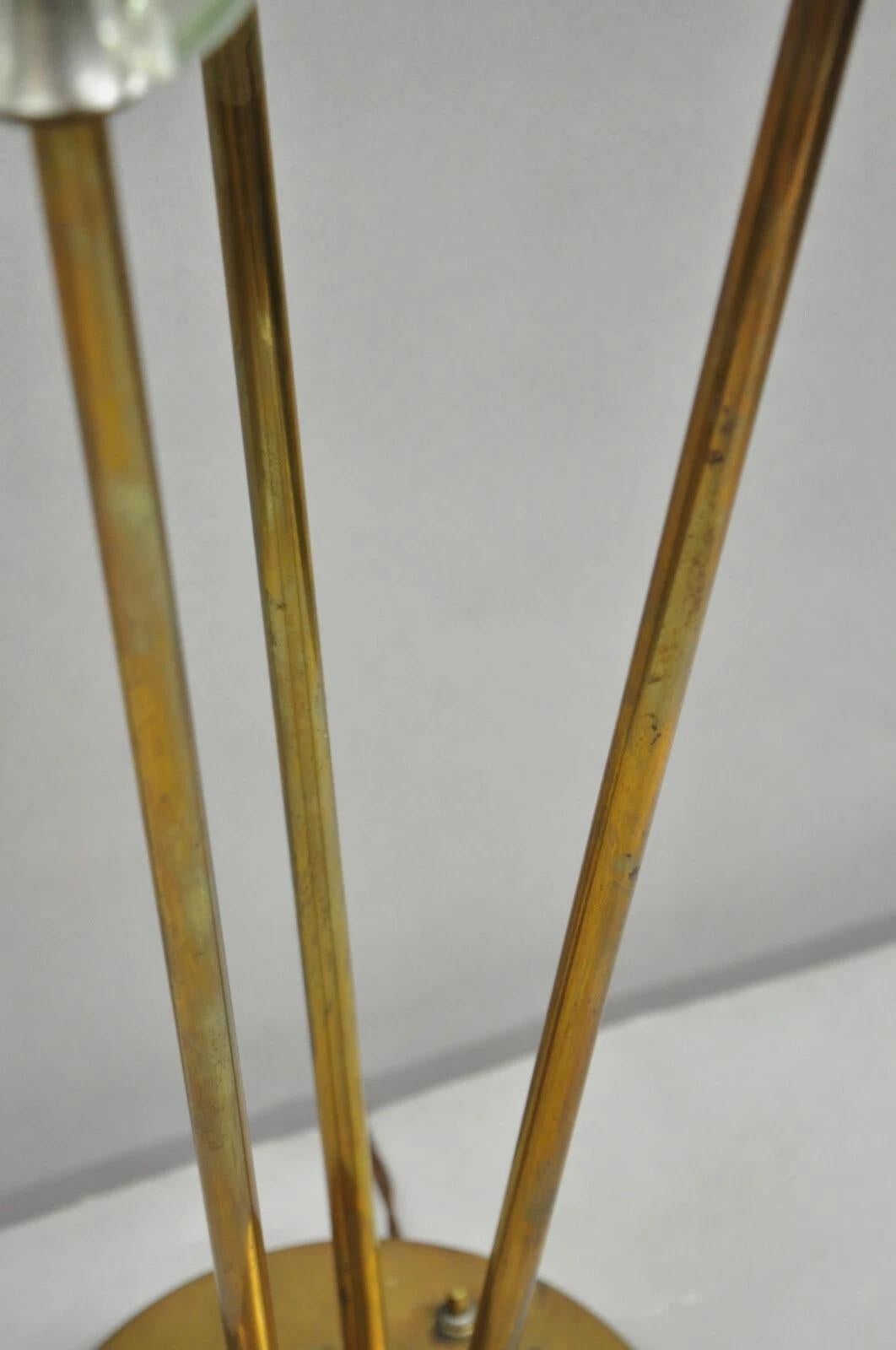 Vintage Mid Century Italian Modern Brass and Glass Sphere Tripod Tall Table Lamp Bon état - En vente à Philadelphia, PA