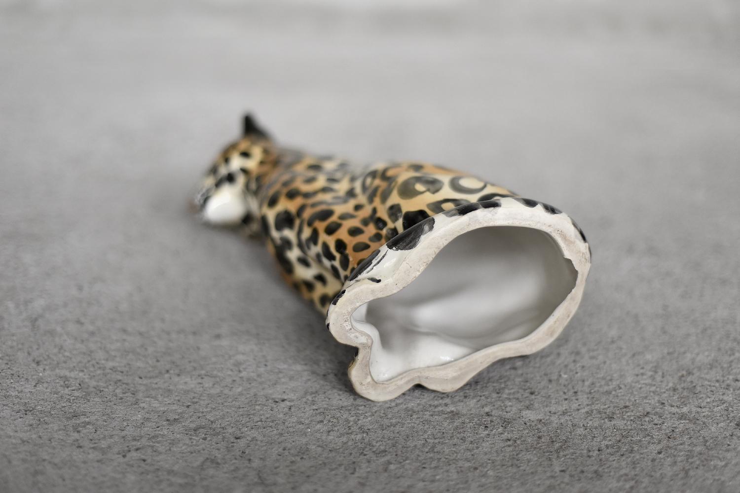 Vintage Mid-Century Italian Modern Ceramic Sculpture of a Seating Leopard, 1970s For Sale 1