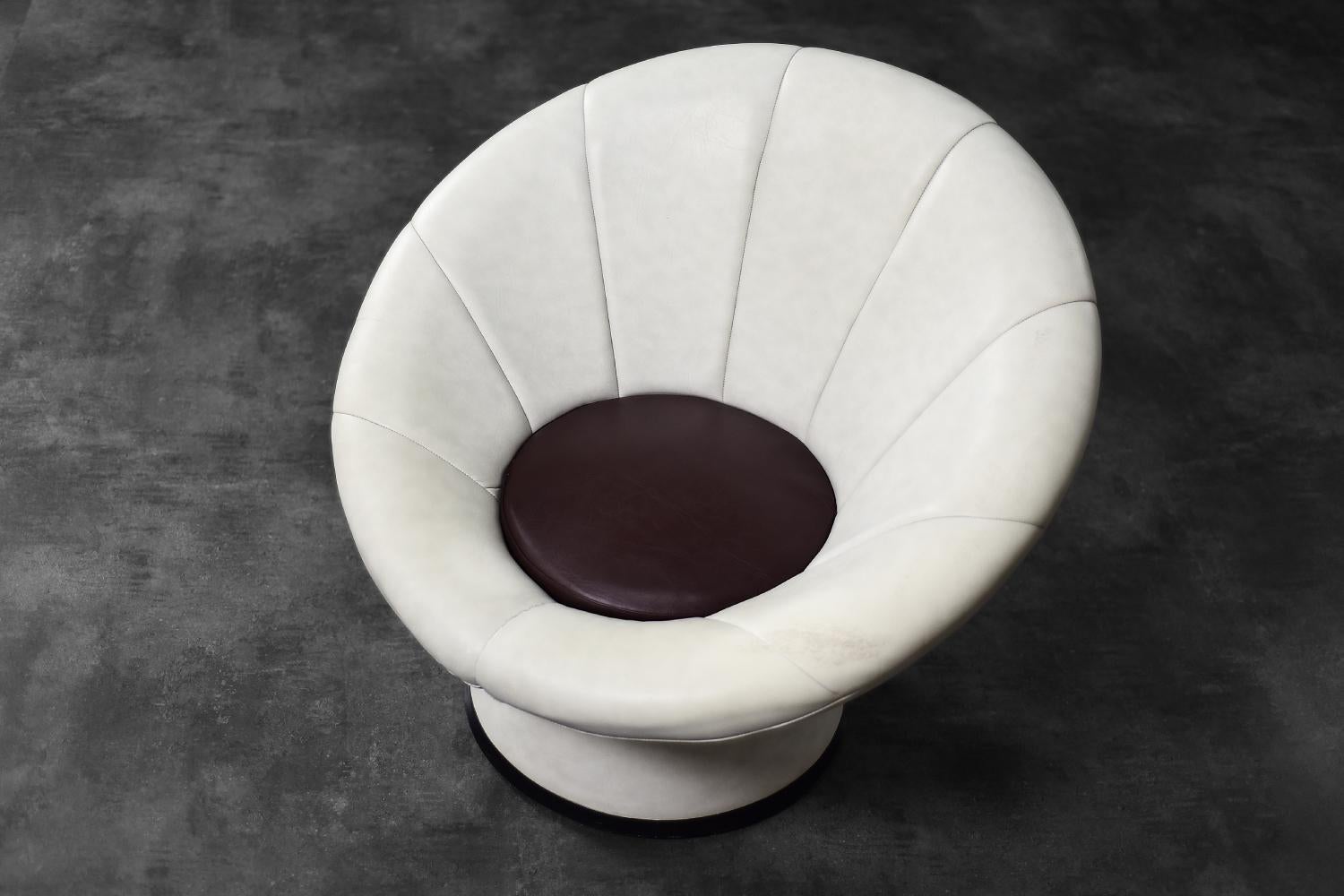 Vintage Mitte des Jahrhunderts Italienische Modern Modern Age Space Age Blumendrehstuhl, 1970er Jahre im Angebot 1