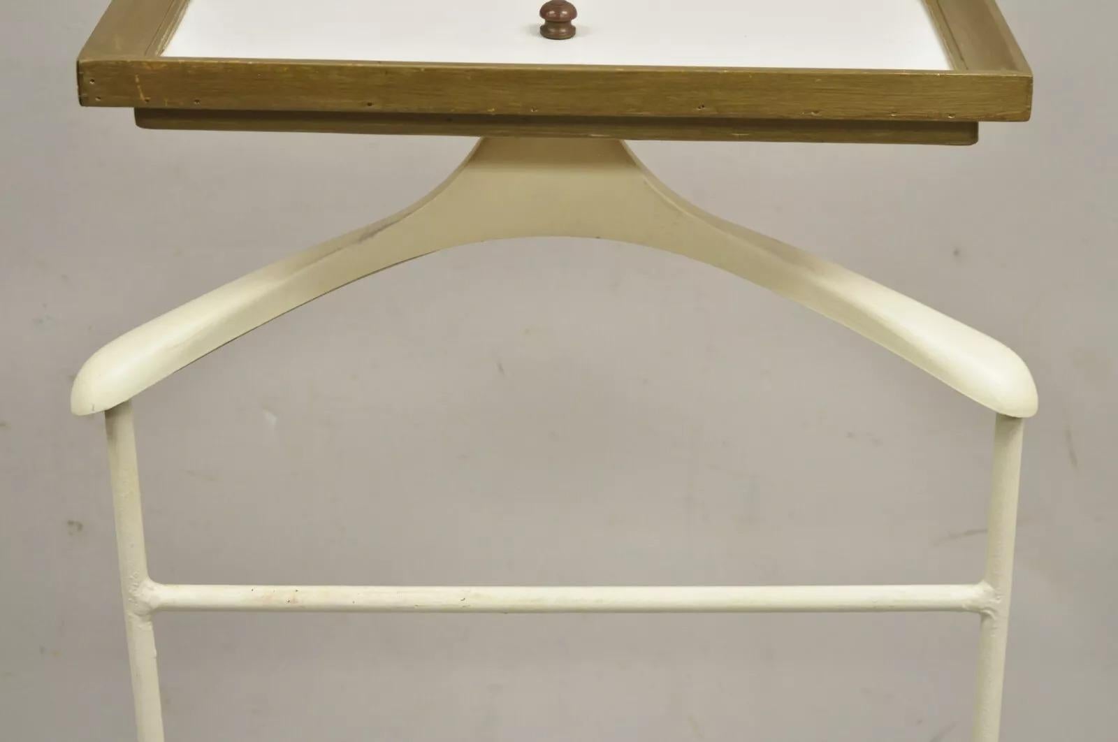 Valet de chambre Vintage Mid Century Italian Modern Wrought Iron & Brass Clothing Valet Bon état - En vente à Philadelphia, PA