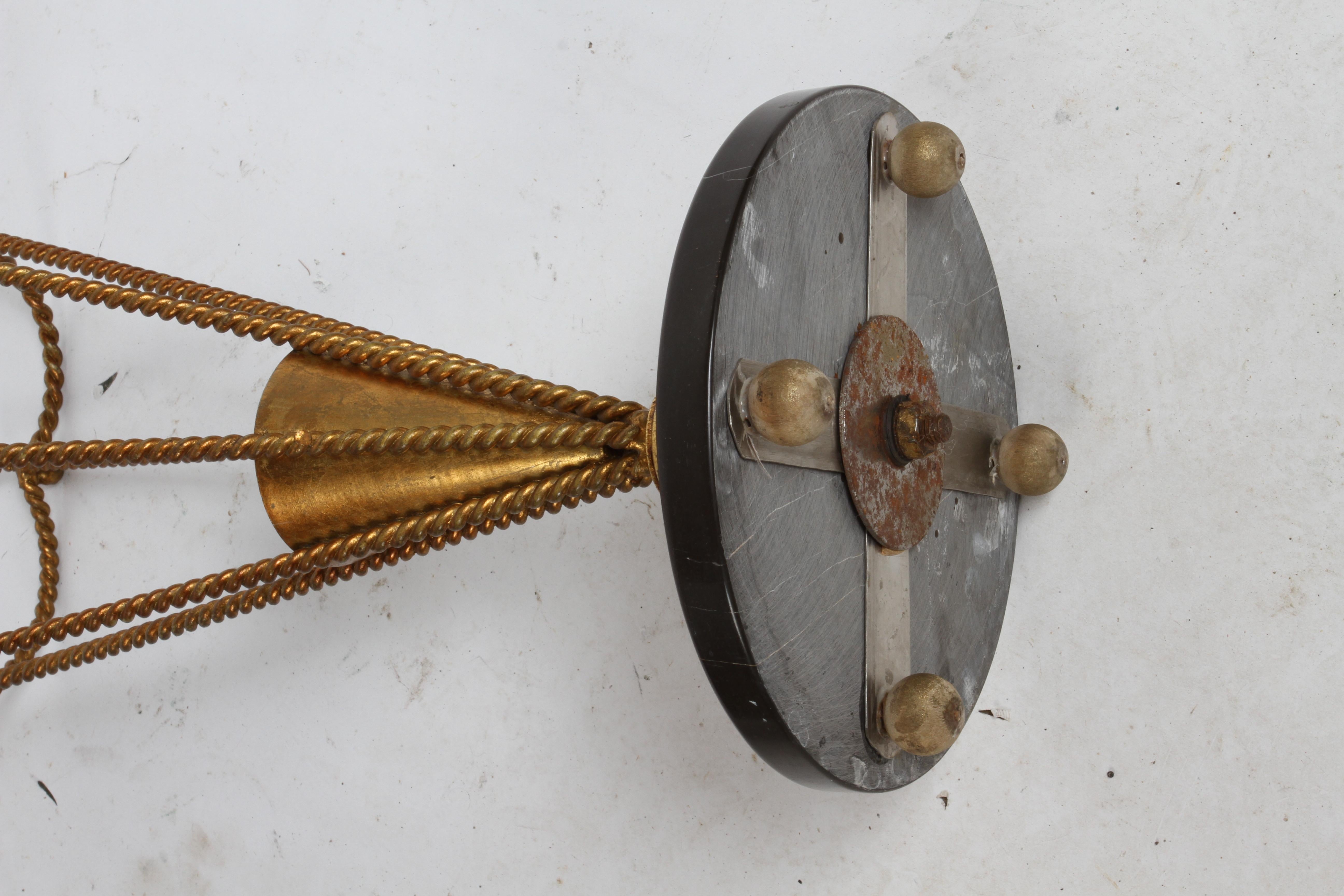 Vintage Mid-Century Italian Twisted Metal Gold Gilt Umbrella Form Umbrella Stand en vente 2