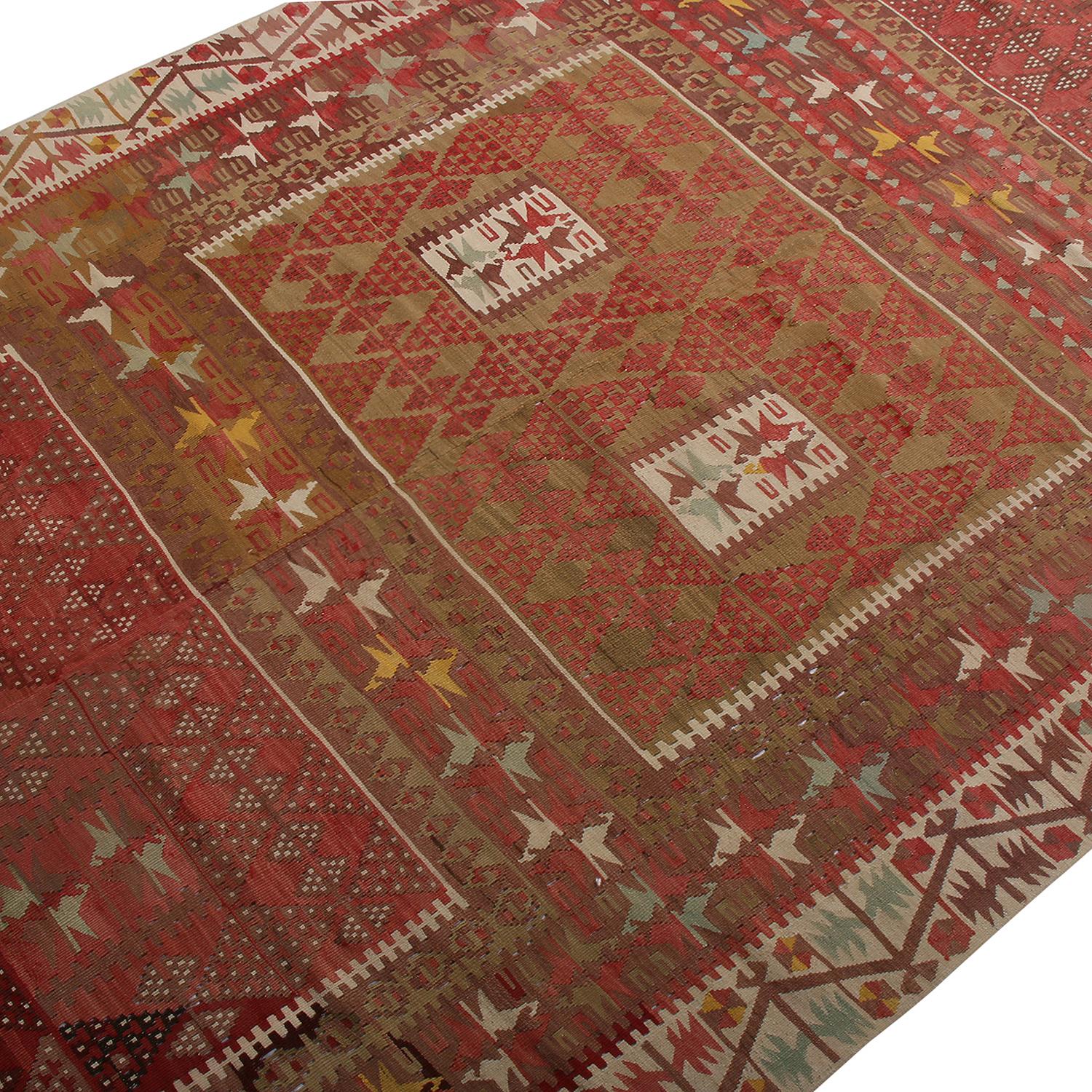 Turc Tapis Kilim Kayseri géométrique vintage en laine beige-marron et rouge du milieu du siècle dernier en vente