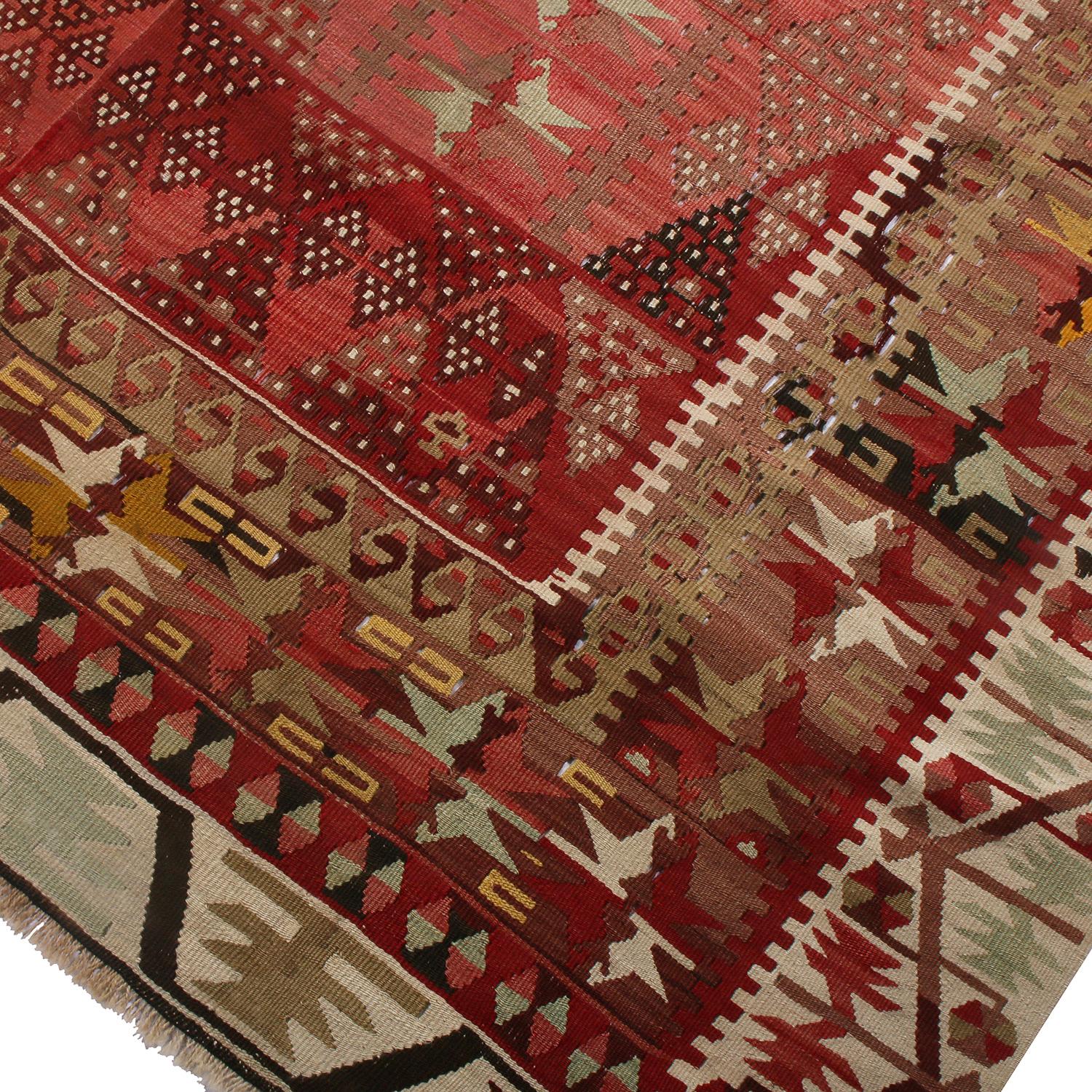 Tissé à la main Tapis Kilim Kayseri géométrique vintage en laine beige-marron et rouge du milieu du siècle dernier en vente