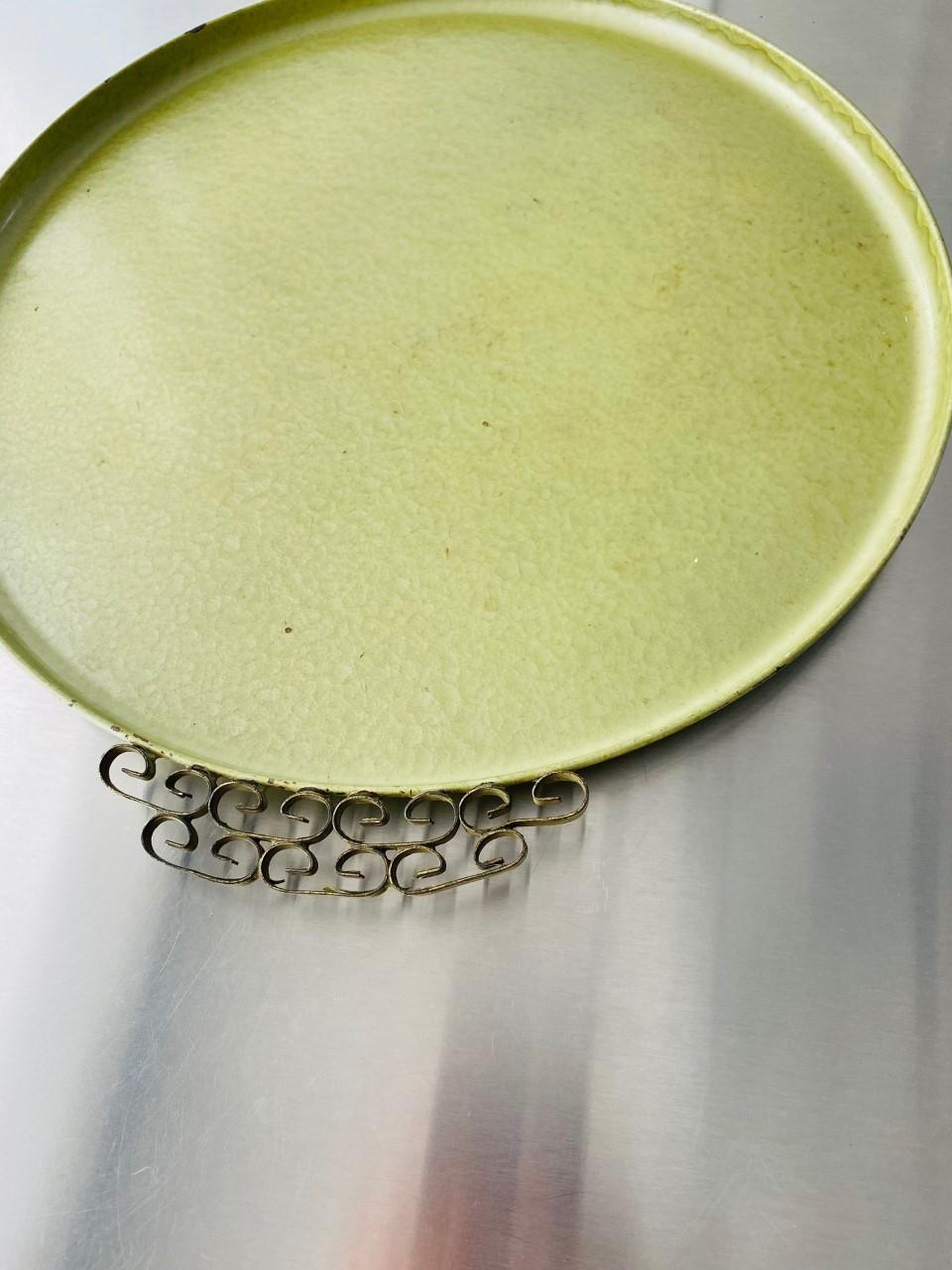 Fait main Vintage Mid Century Kyes Moire' Glaze Brass and Enamel Green Tray 1960s en vente