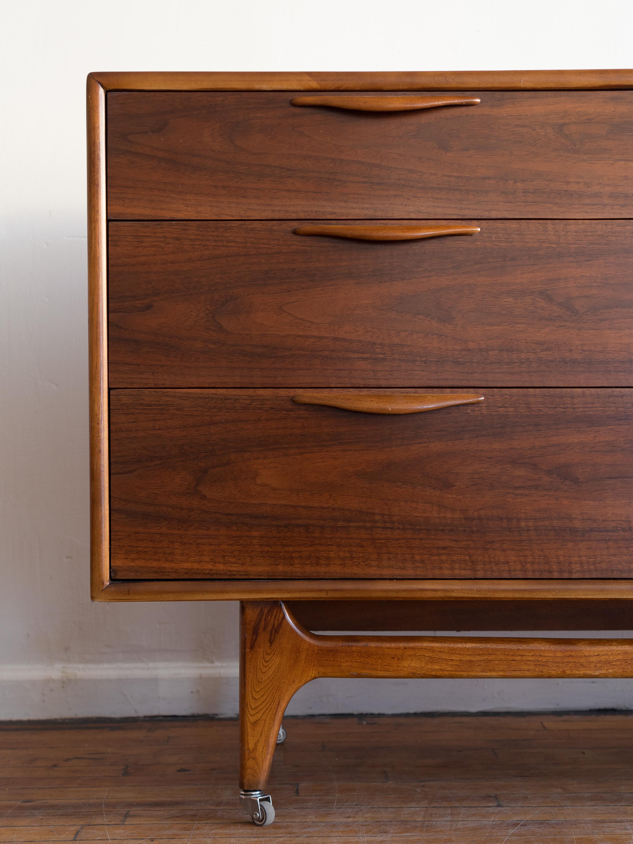 Elm Vintage Mid Century Lane Perception 9-Drawer Lowboy Dresser