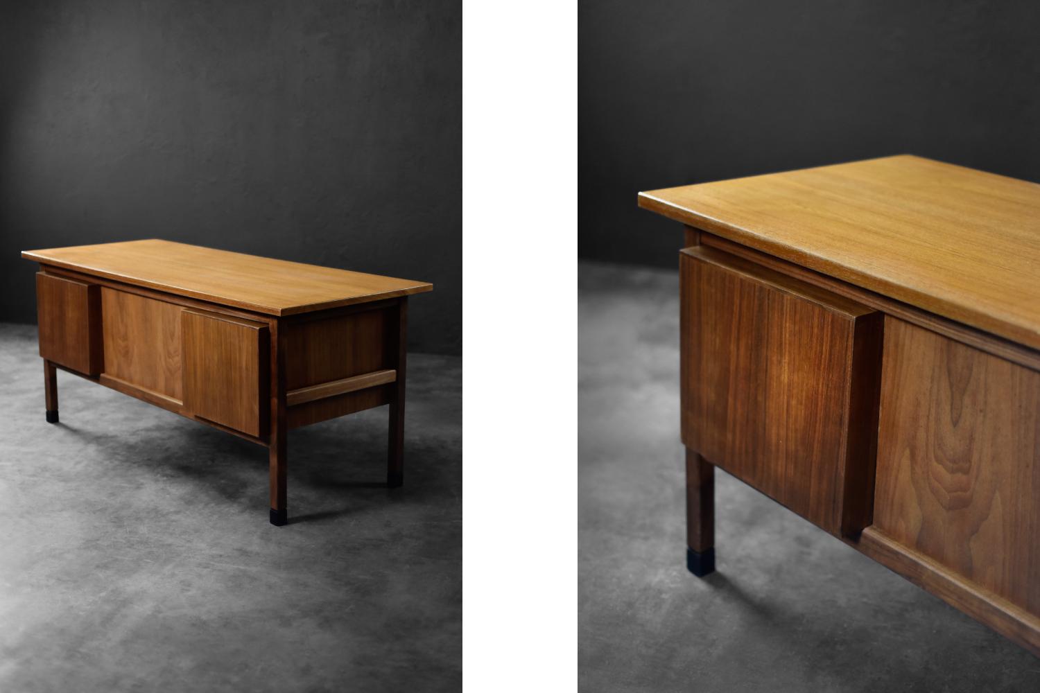 Vintage Mid-Century Large Danish Modern Brown Teak Desk, 1960s en vente 3