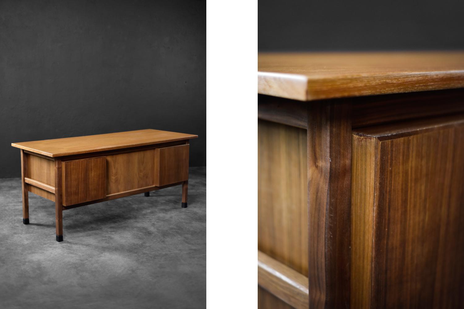 Vintage Mid-Century Large Danish Modern Brown Teak Desk, 1960s en vente 2