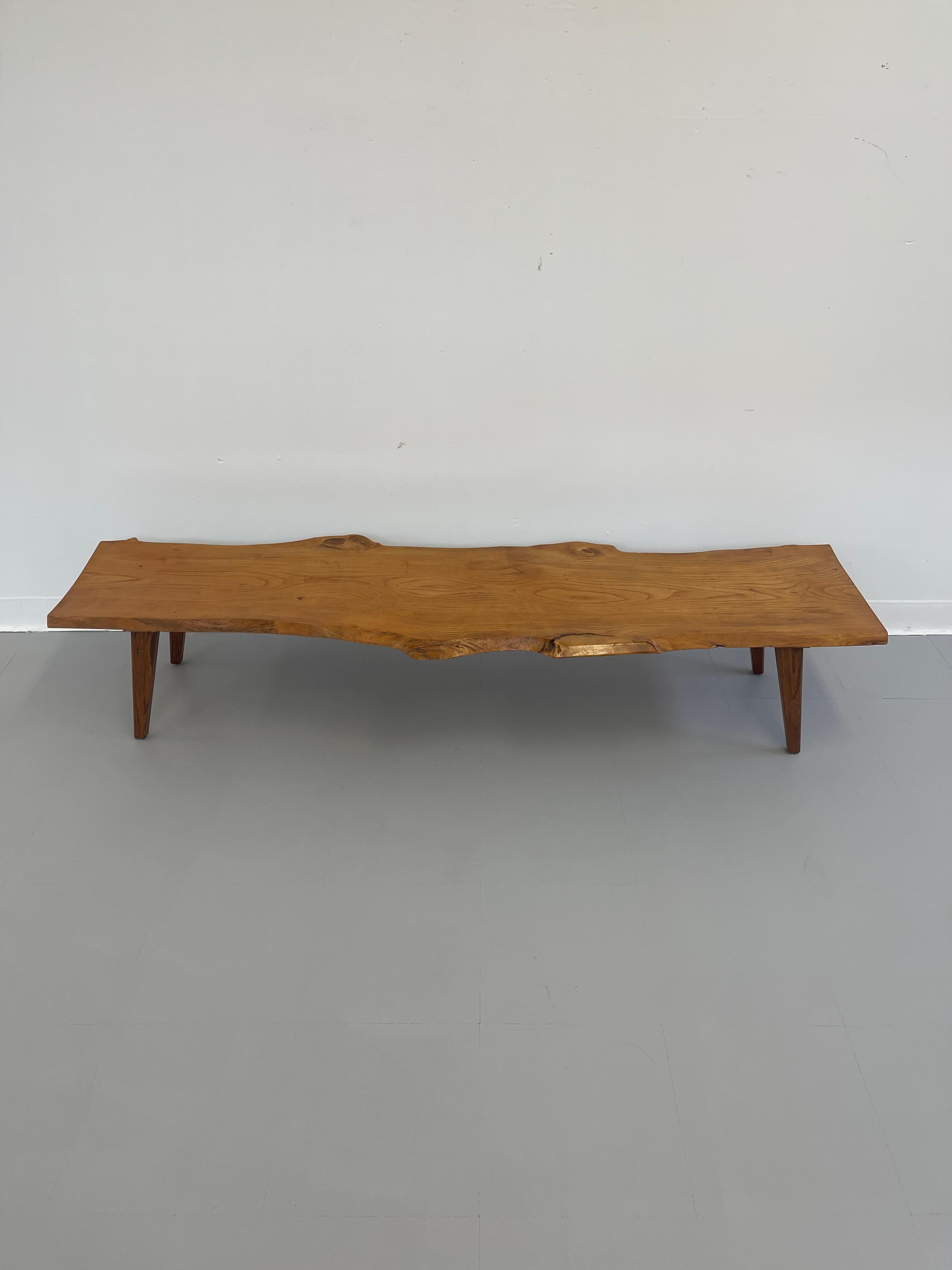Mid-Century moderno Panchina vintage di metà secolo in Wood con gambe affusolate in vendita