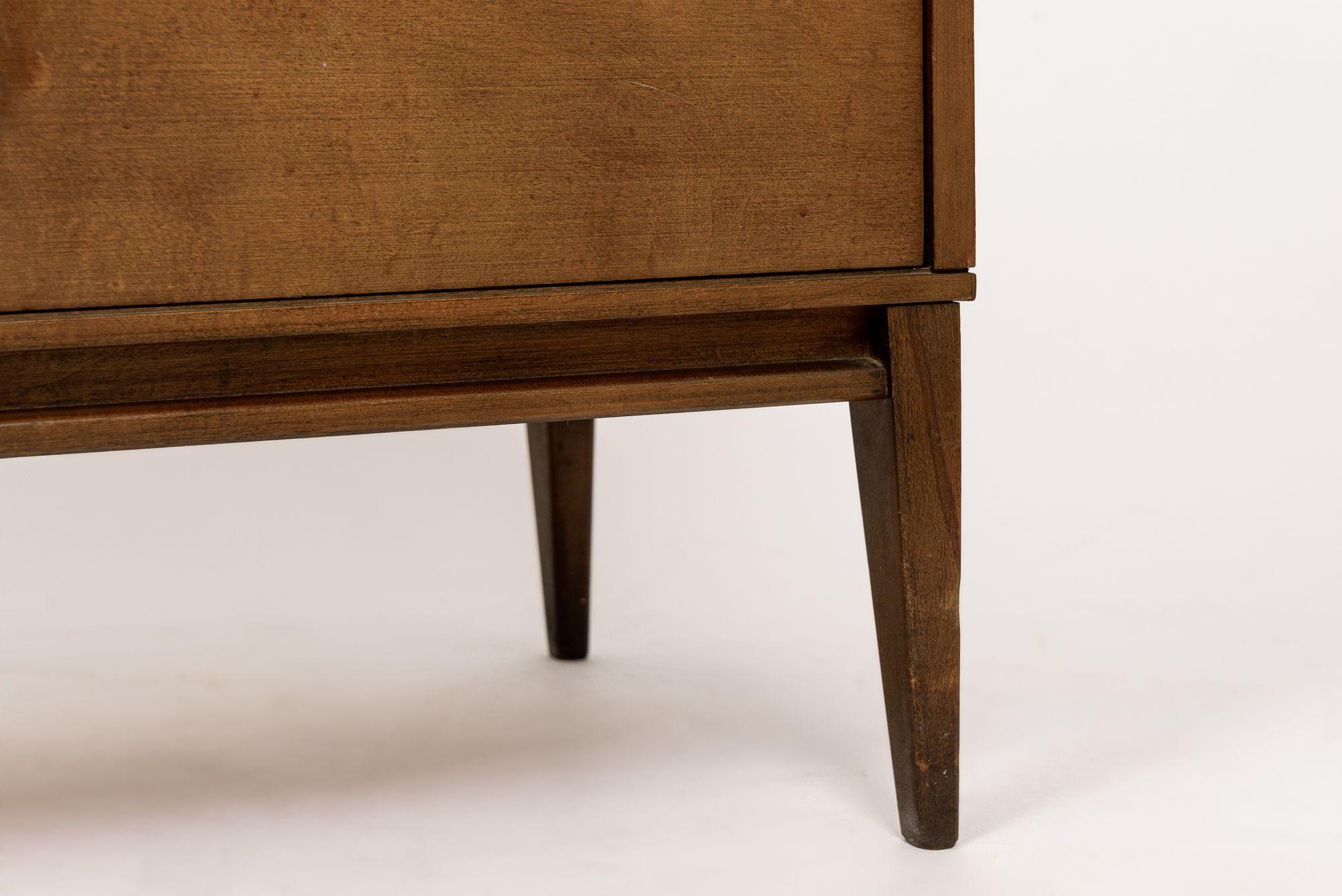 Commode Vintage Mid Century Lowboy Wood par Paul McCobb, années 1950 4