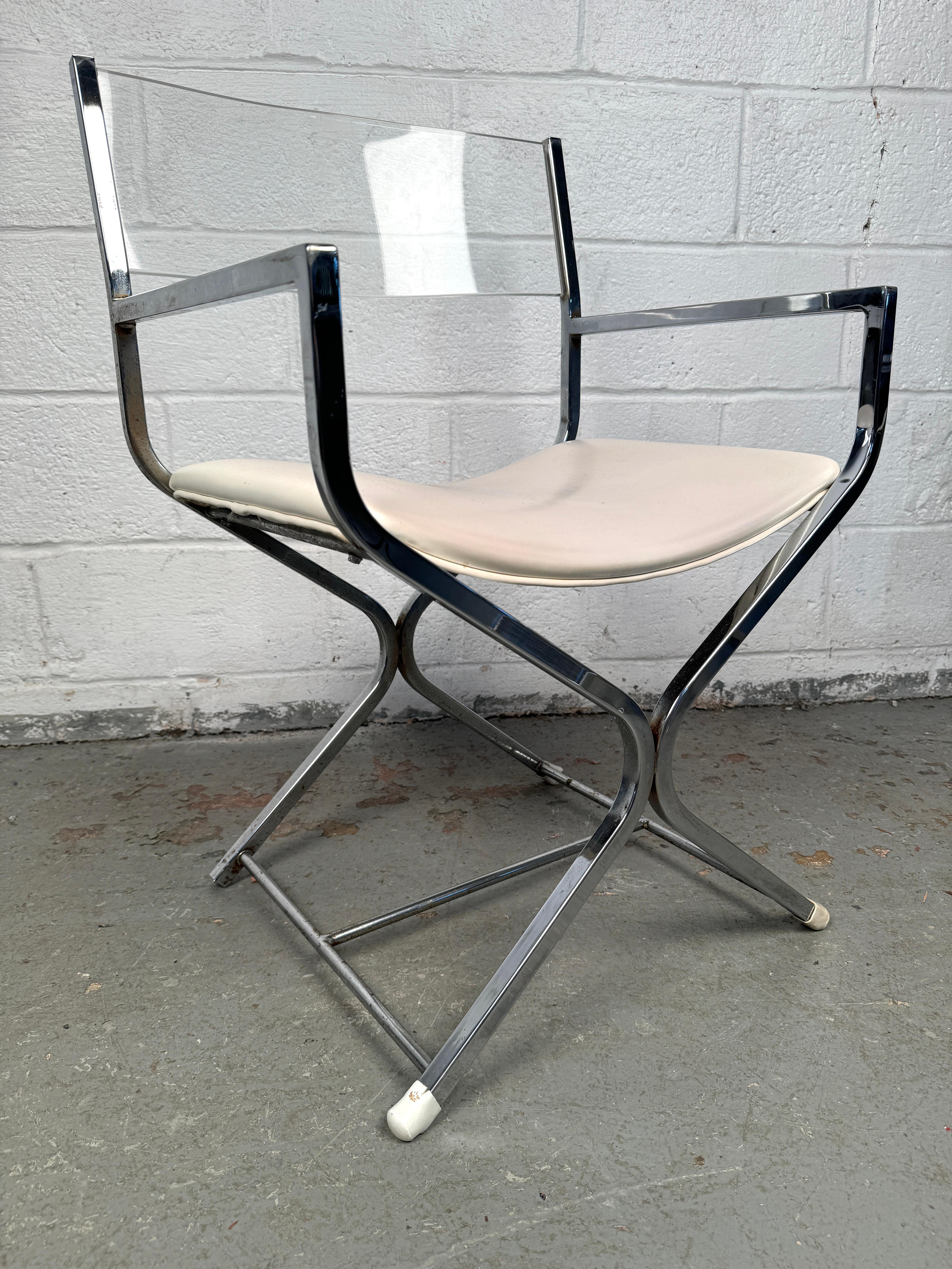 Sedie da regista vintage di metà secolo in lucite e cromo in vendita 6