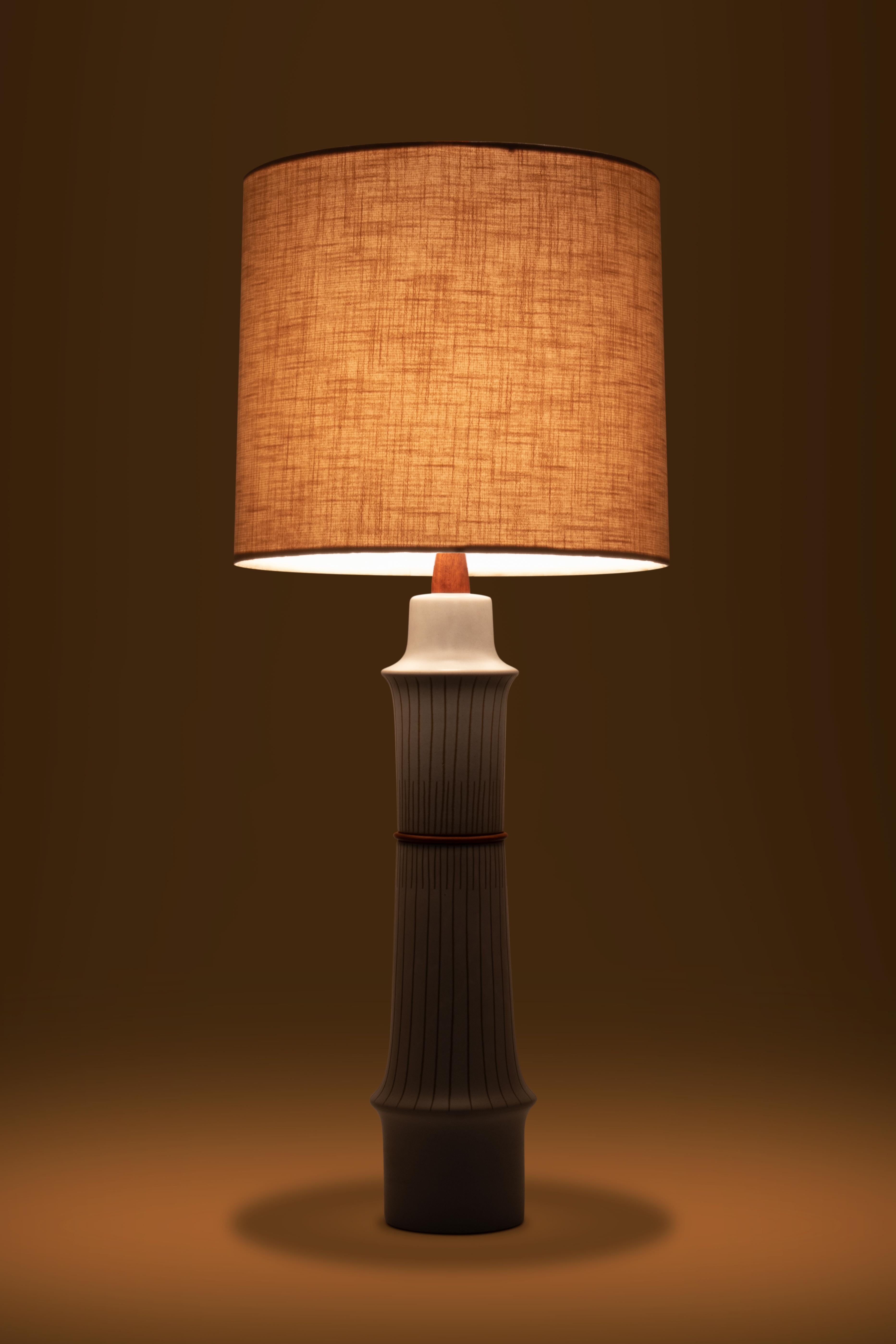 Mid-Century Modern Lampe de bureau vintage mi-siècle M207 en céramique de Jane et Gordon Martz en vente