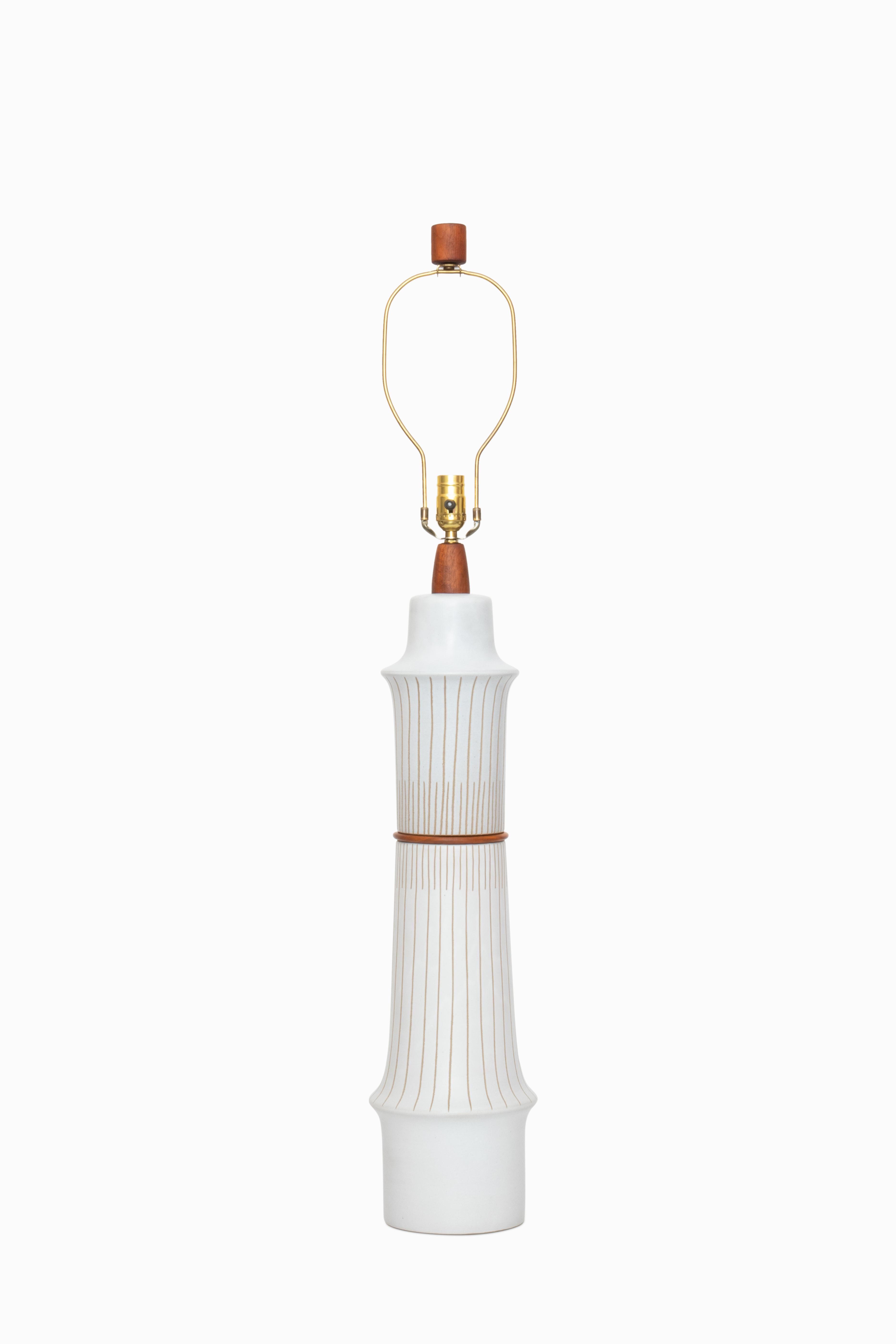 Américain Lampe de bureau vintage mi-siècle M207 en céramique de Jane et Gordon Martz en vente