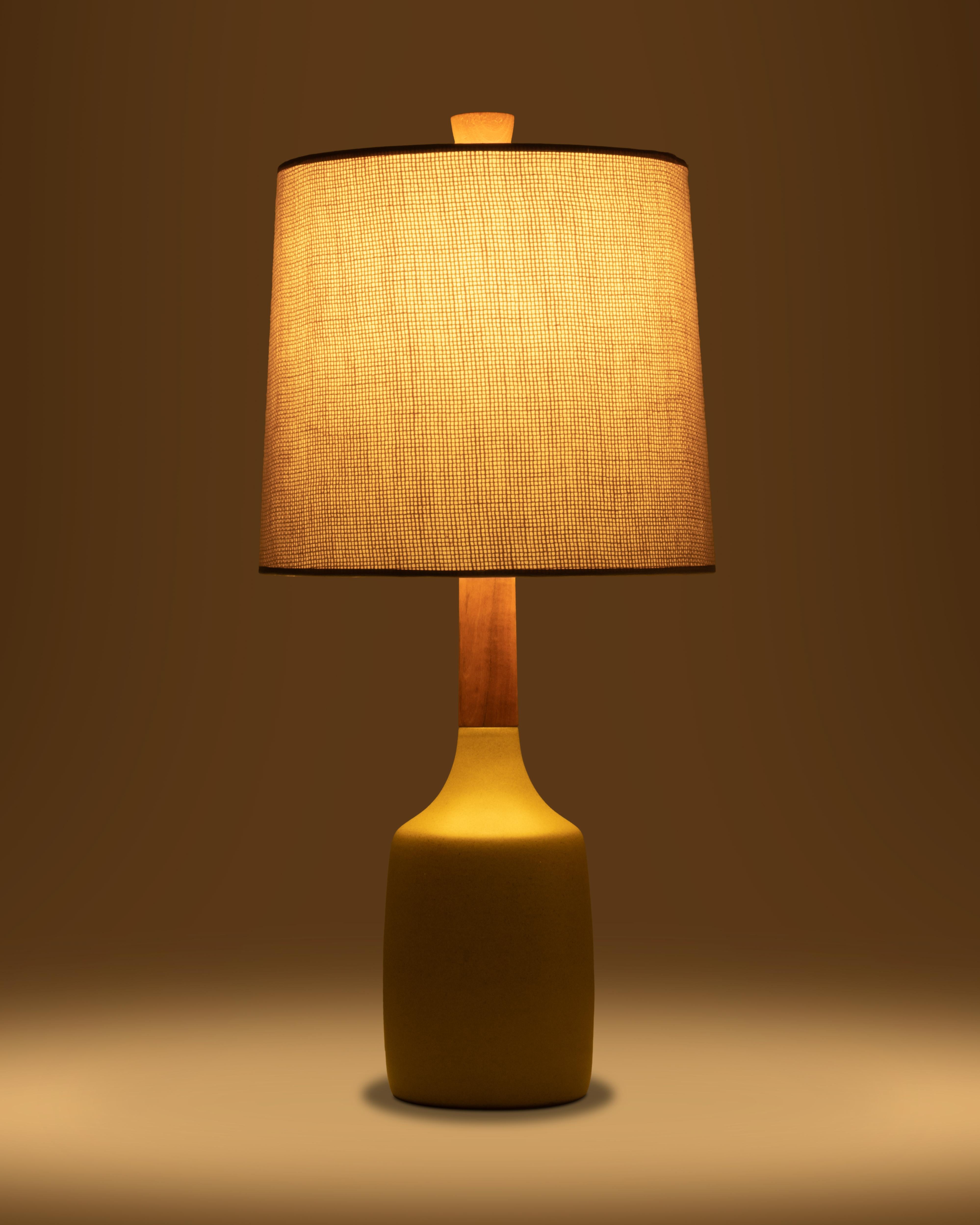 Mid-Century Modern Lampe de bureau vintage mi-siècle M208 en céramique de Jane et Gordon Martz en vente