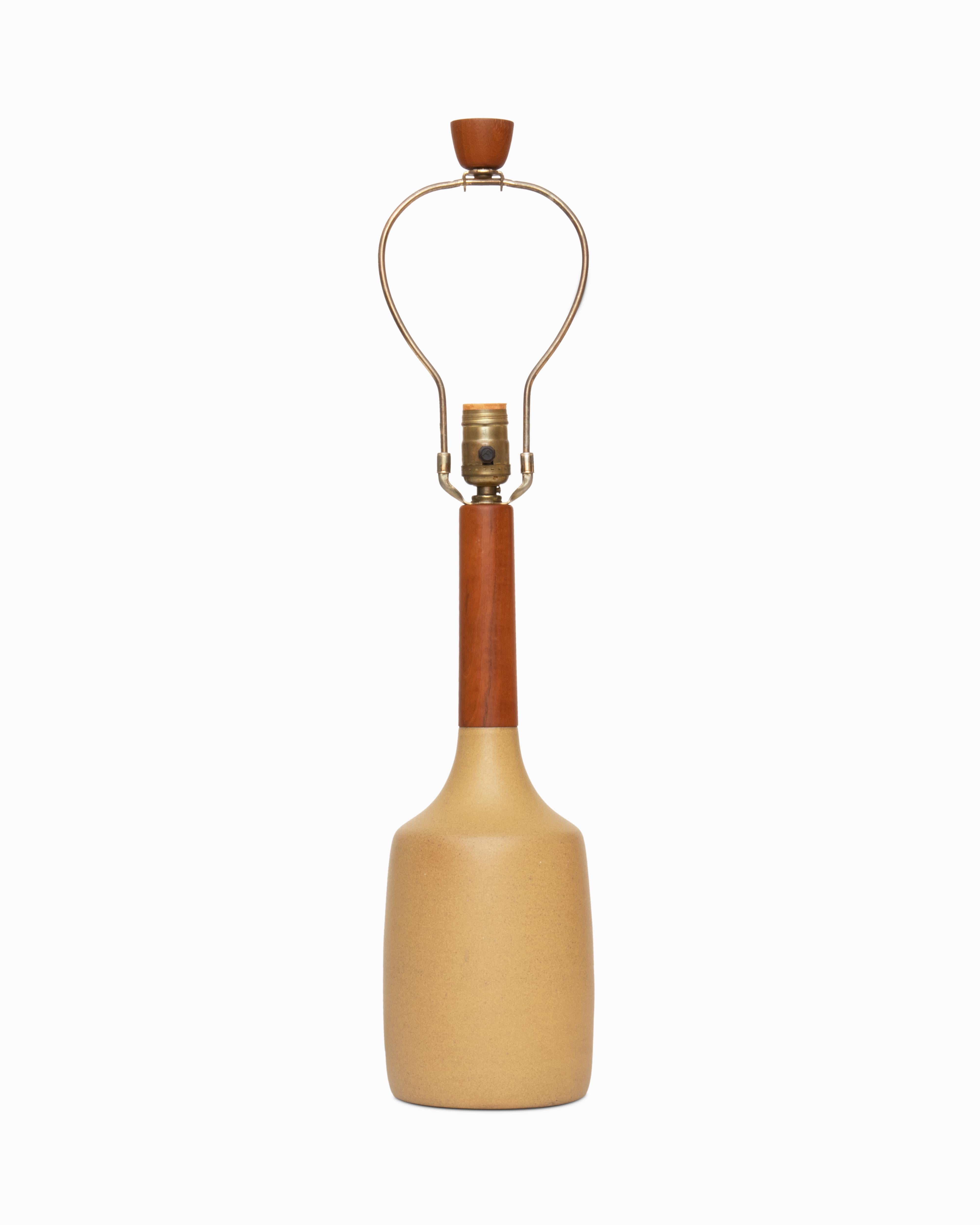Américain Lampe de bureau vintage mi-siècle M208 en céramique de Jane et Gordon Martz en vente