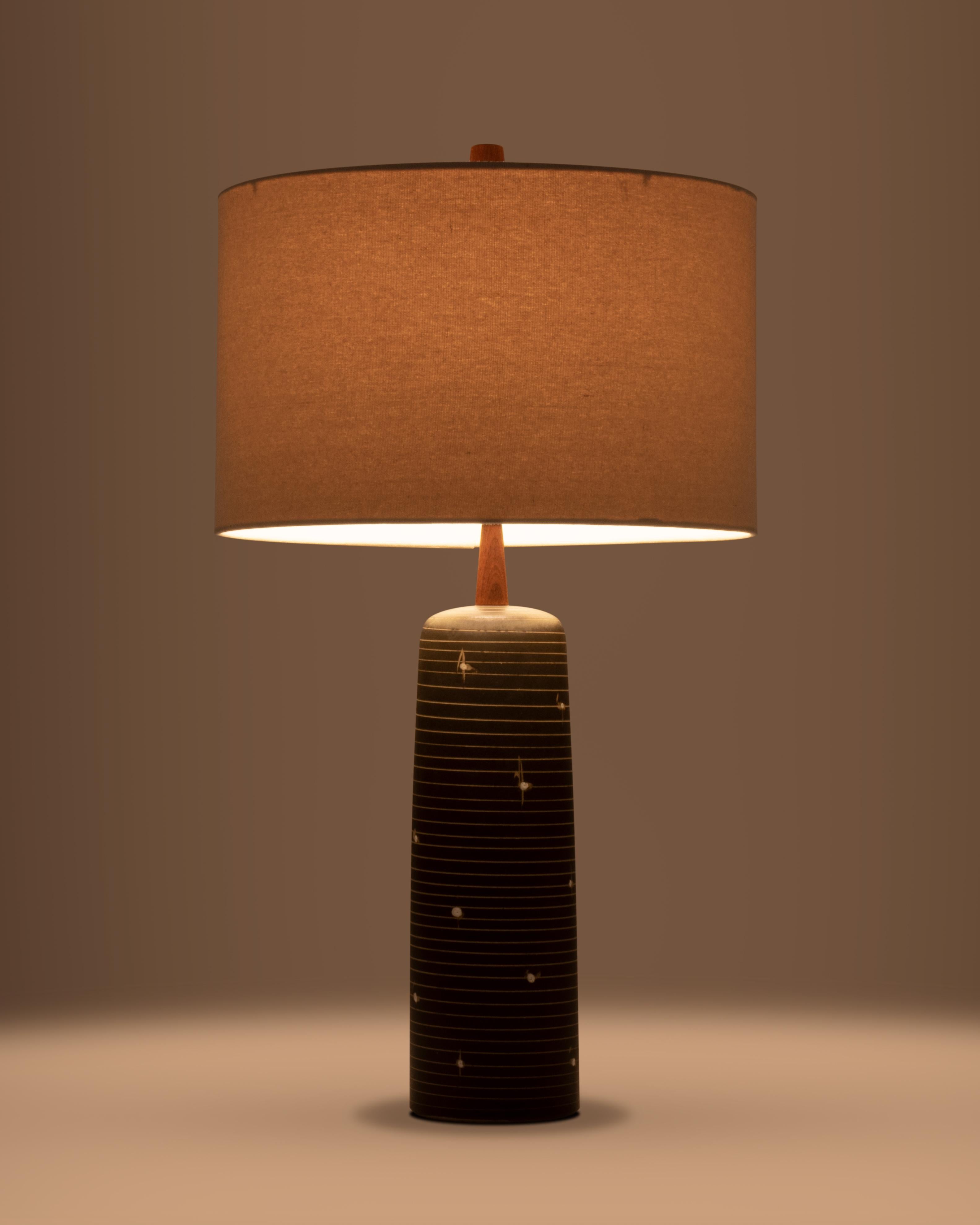 Mid-Century Modern Lampe de bureau vintage mi-siècle M41 en céramique de Jane et Gordon Martz en vente