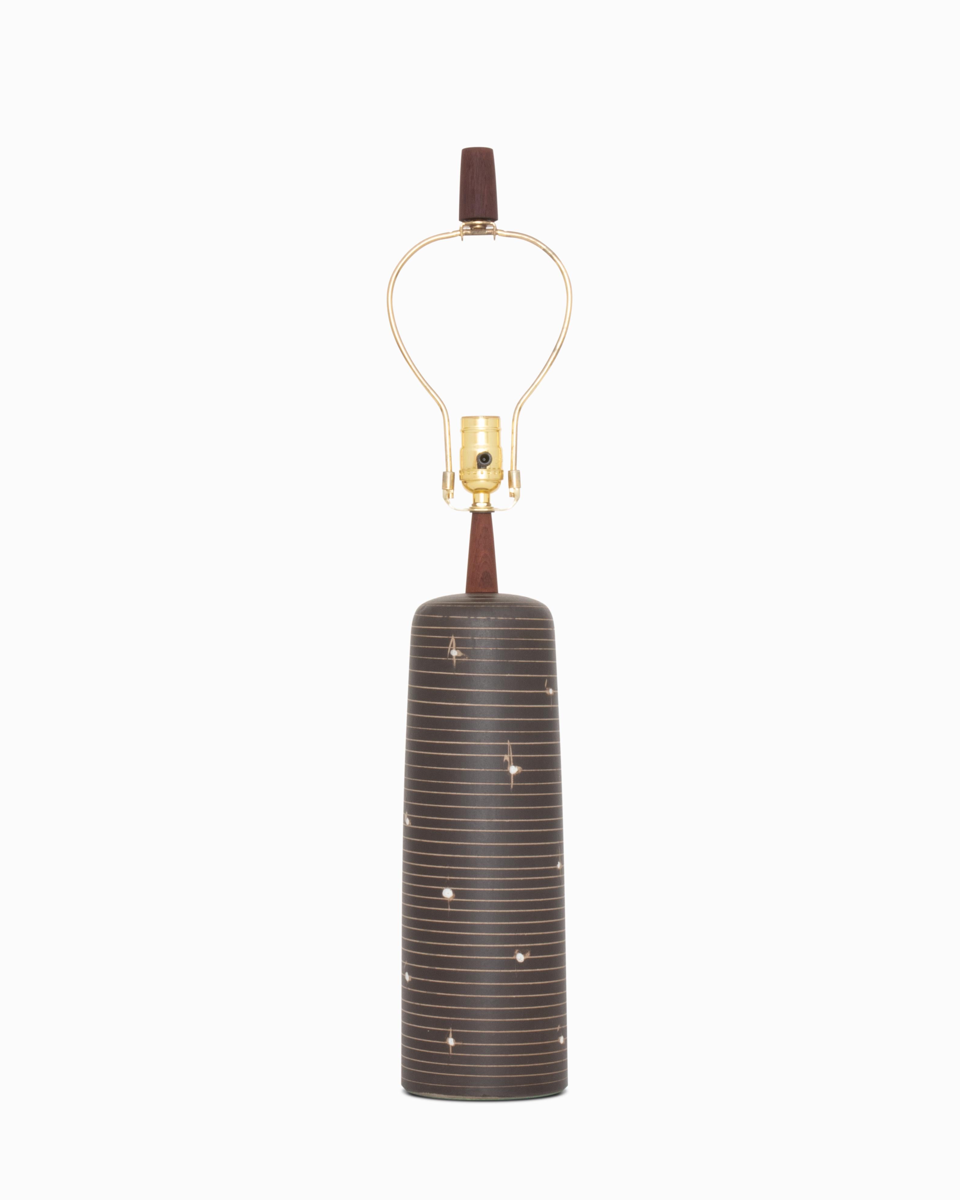 Américain Lampe de bureau vintage mi-siècle M41 en céramique de Jane et Gordon Martz en vente