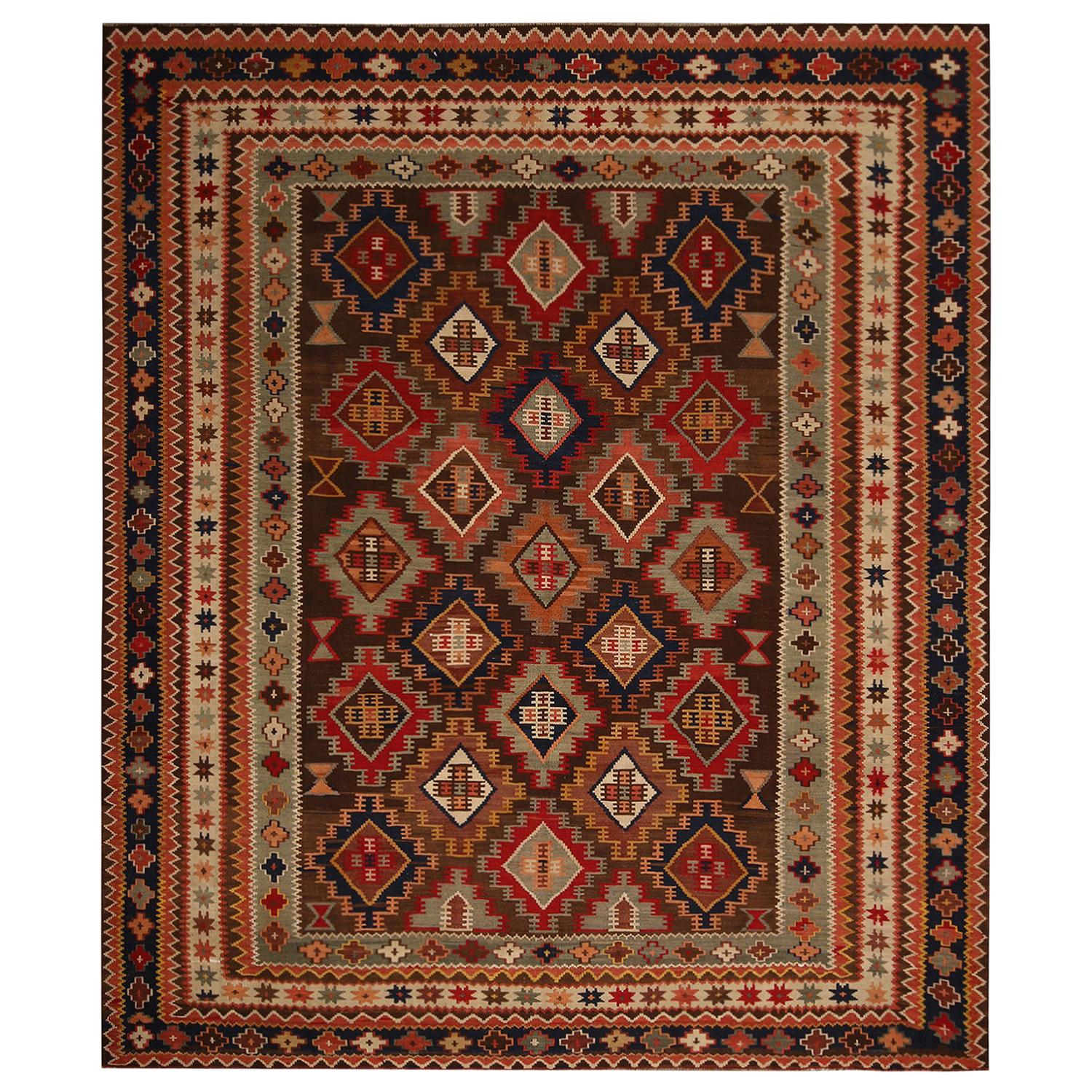 Vintage-Teppich Manastir aus rot-brauner und grüner Wolle von Teppich & Kelim aus der Mitte des Jahrhunderts