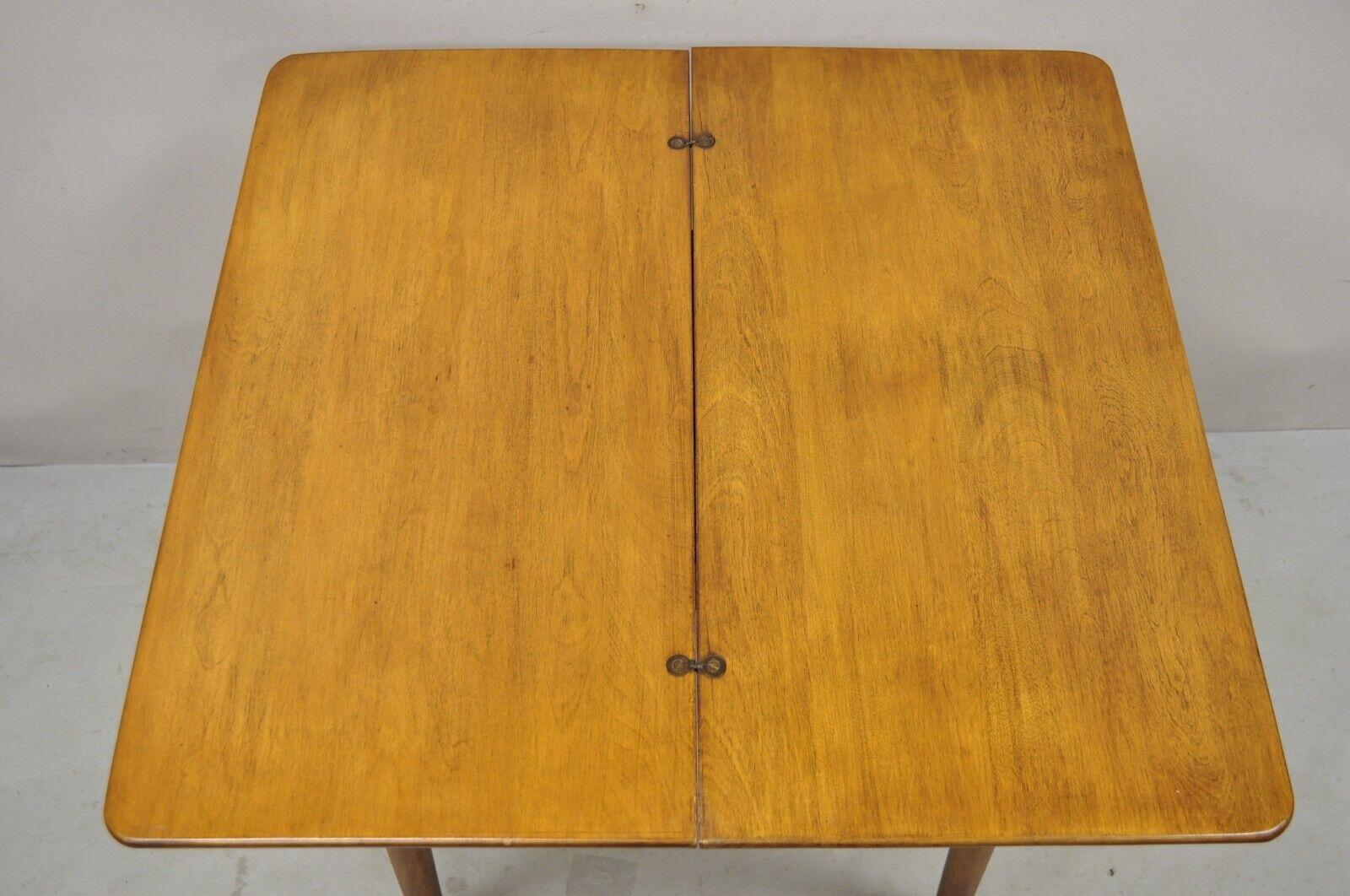 Vintage Mid-Century Maple Wood Expanding Folding Game Table In Good Condition In Philadelphia, PA