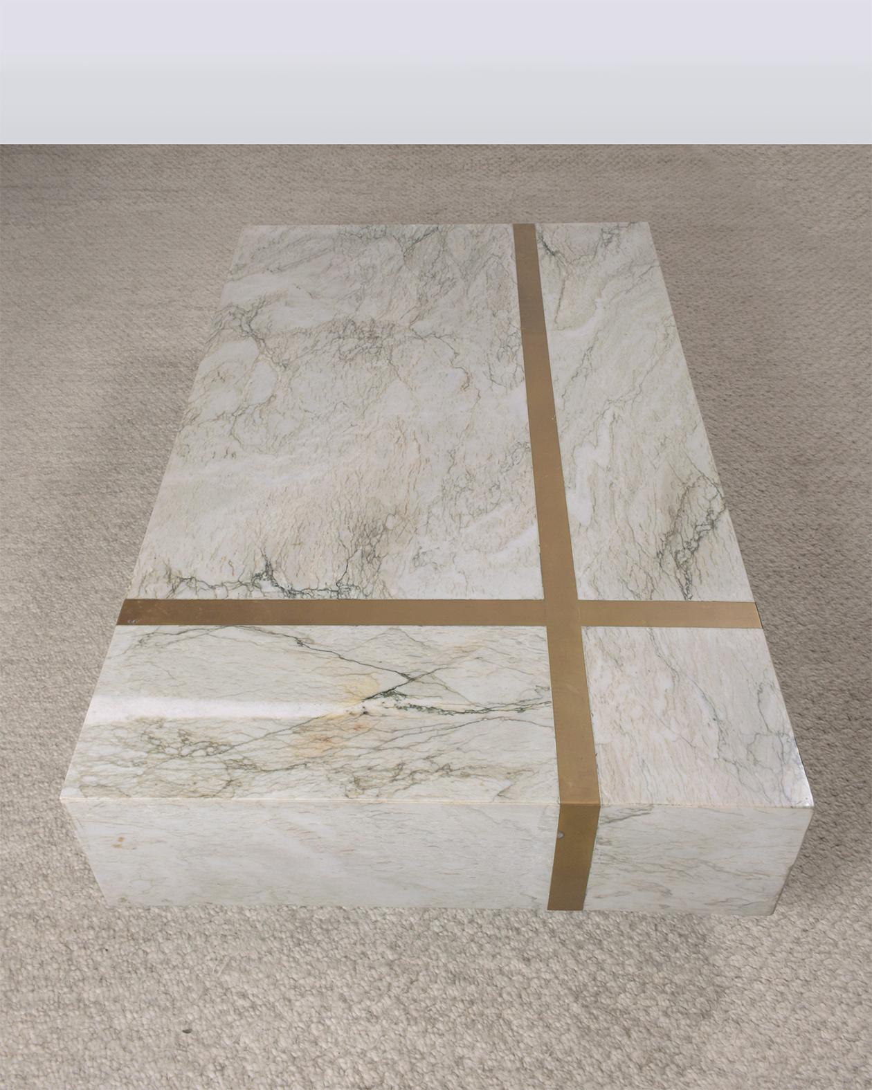 Fully Restored Elegant Vintage Italian Marble Coffee Table with Brass Accents For Sale 3