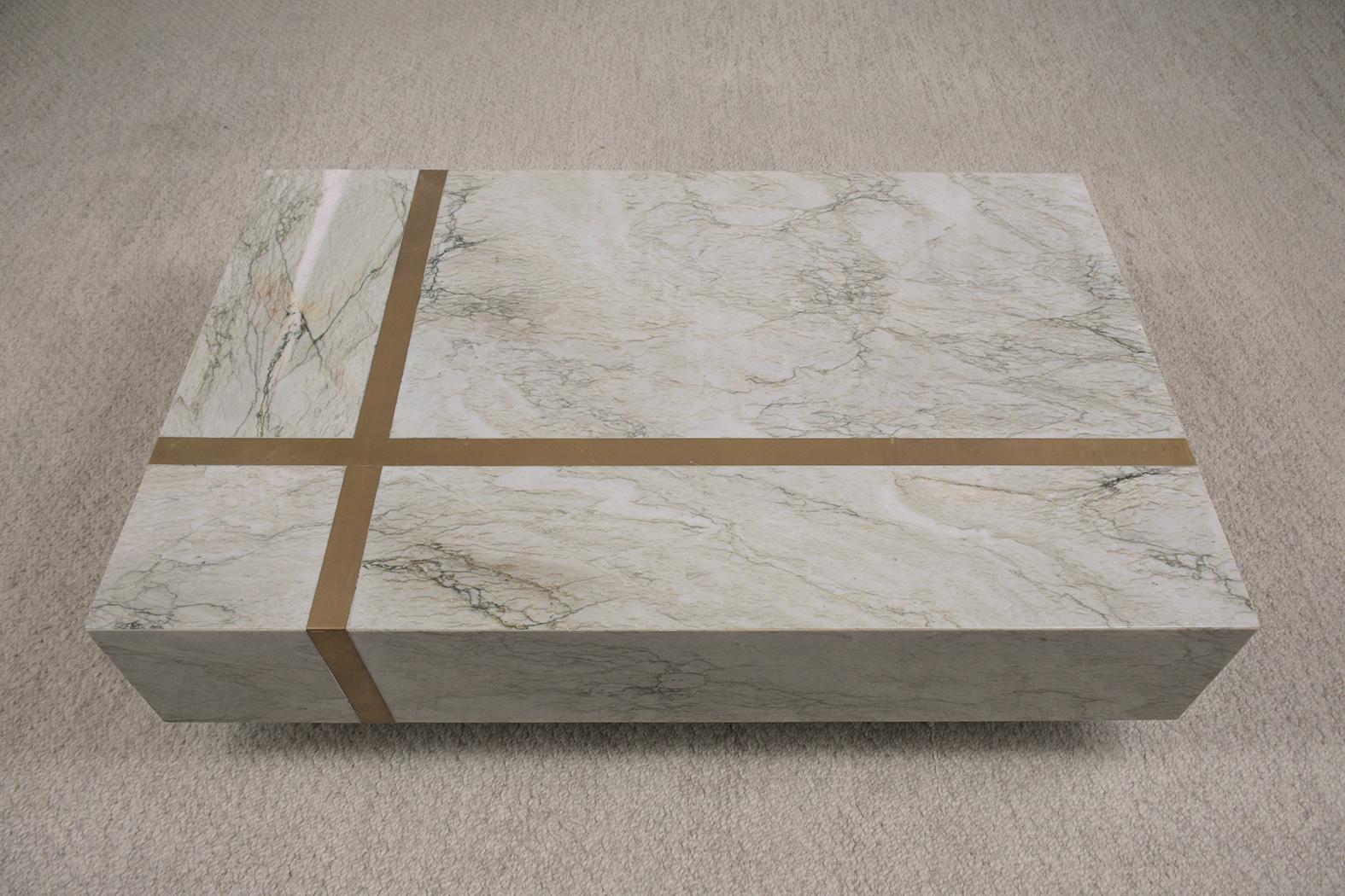 Mid-Century Modern Fully Restored Elegant Vintage Italian Marble Coffee Table with Brass Accents For Sale
