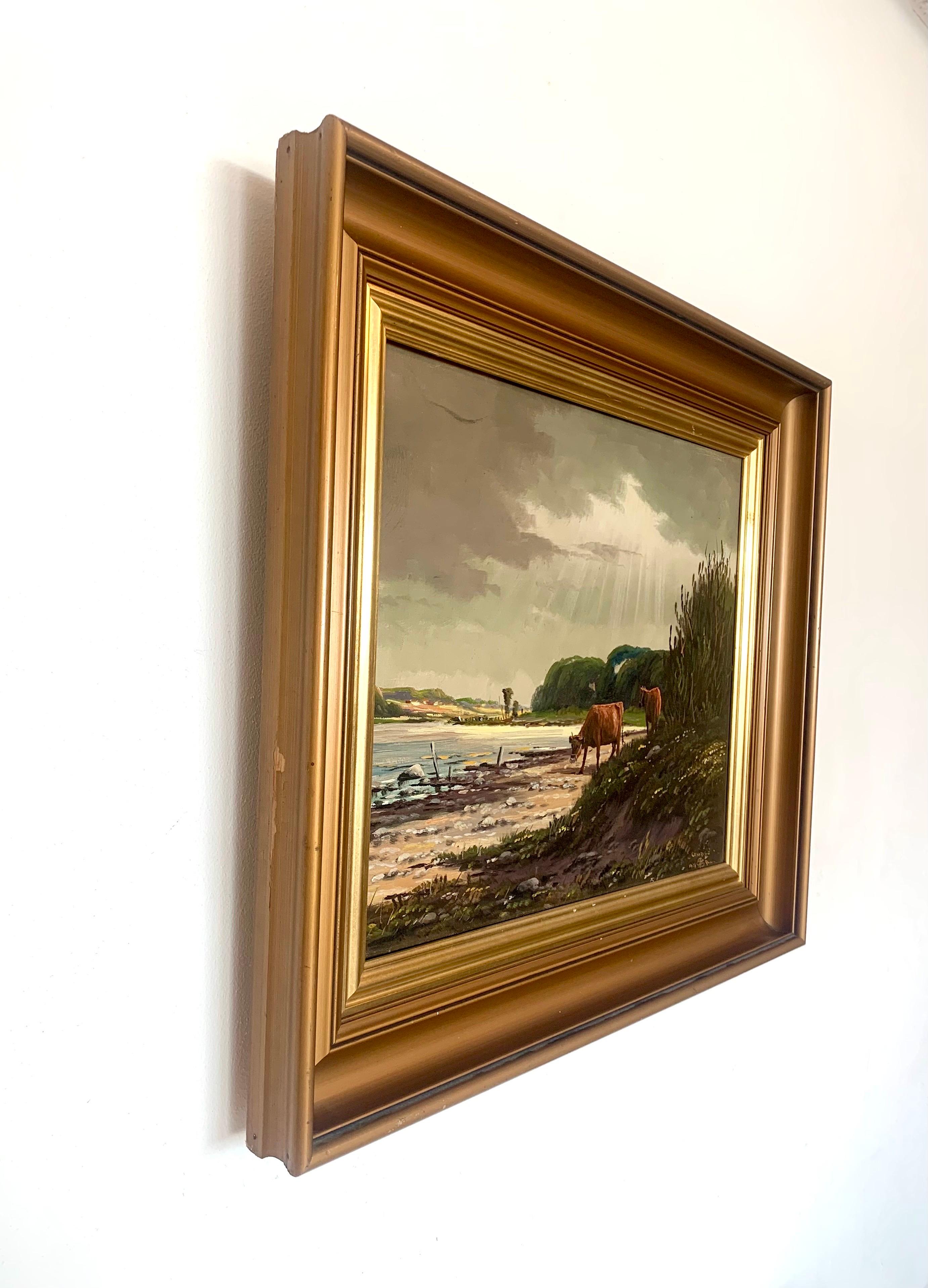 Mid-Century moderno Quadro ad olio marittimo della metà del secolo scorso con mucche e sole che squarcia il cielo in vendita