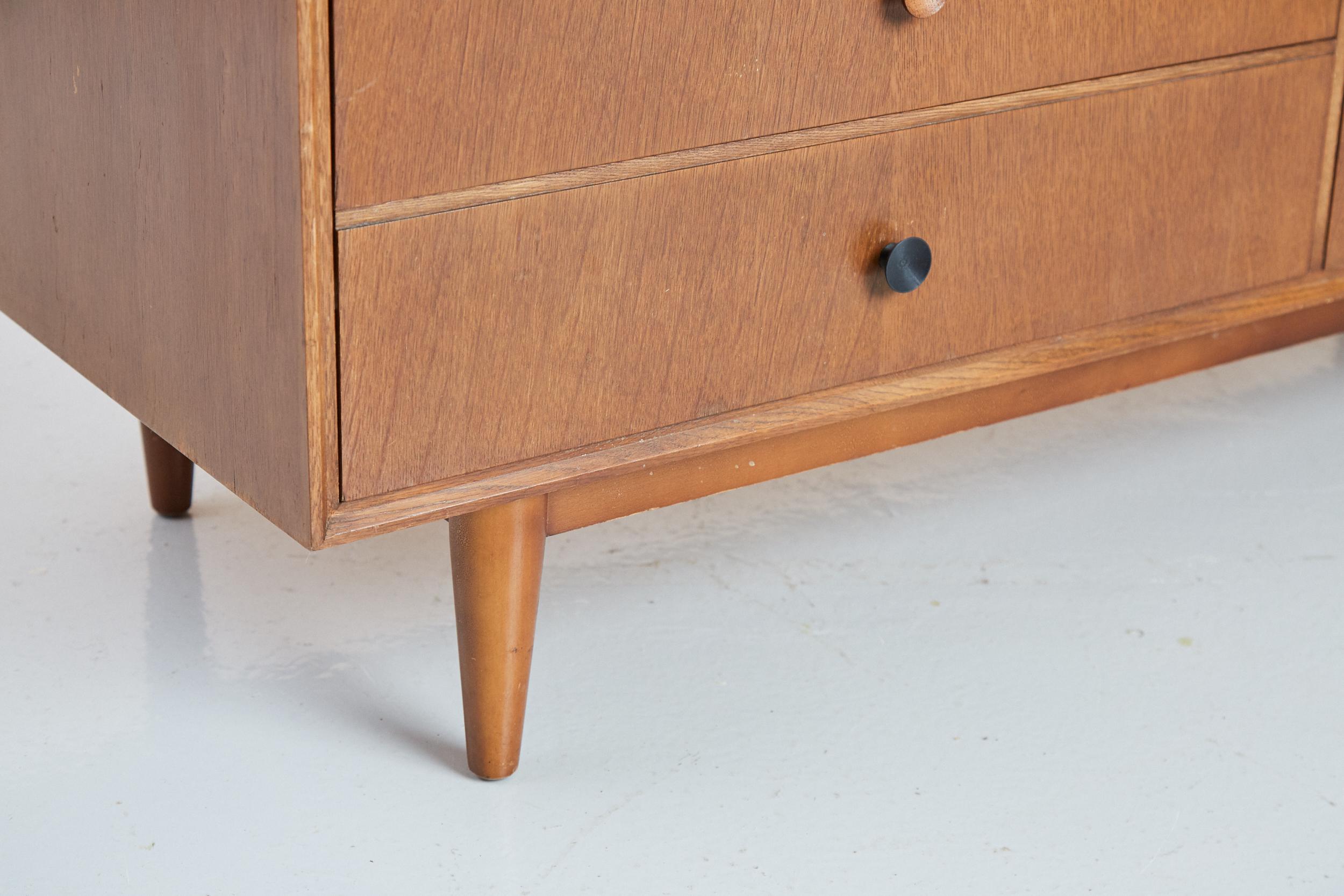 Vintage Mid Century Meredew Chest of Drawers In Oak For Sale 3