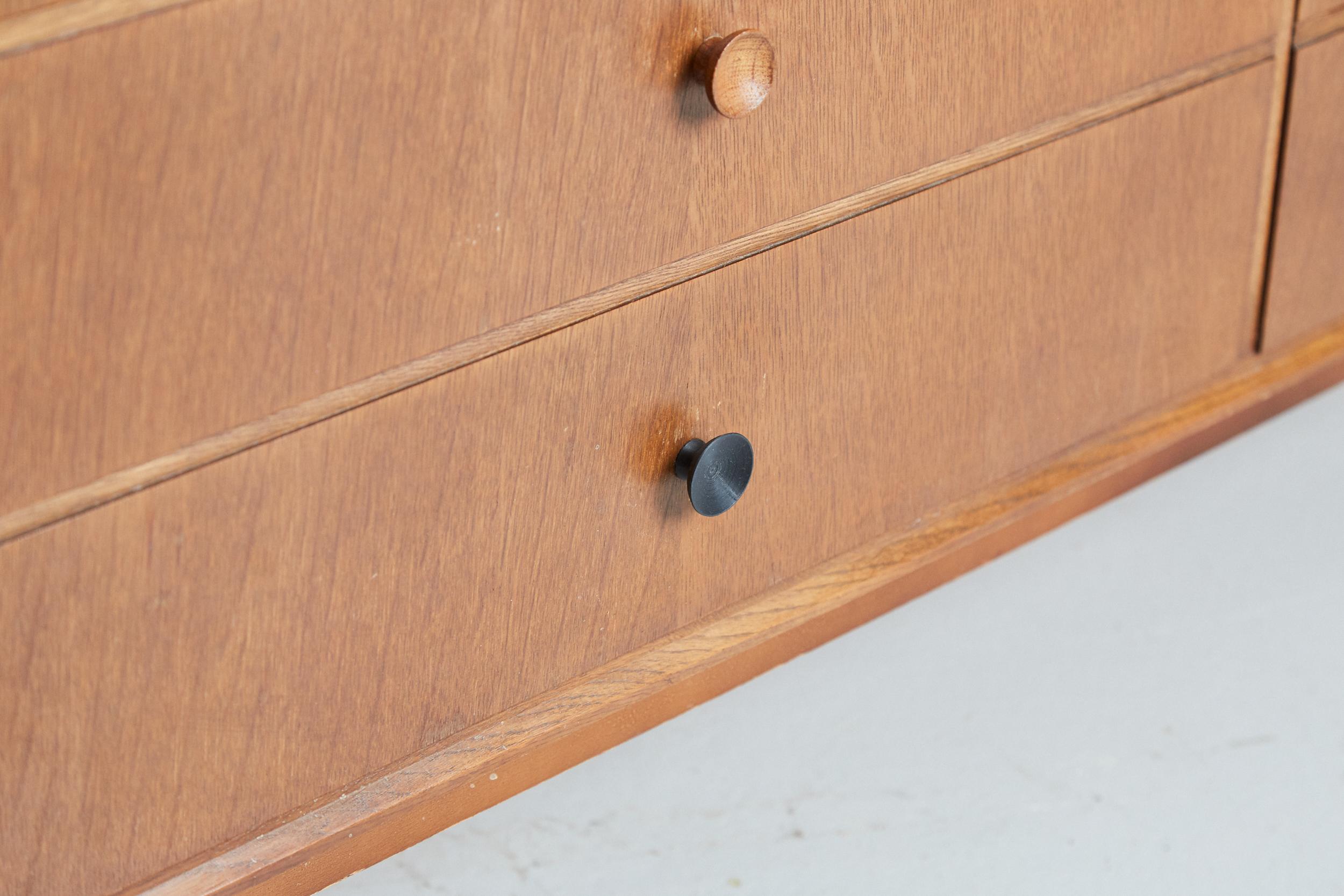 20th Century Vintage Mid Century Meredew Chest of Drawers In Oak For Sale