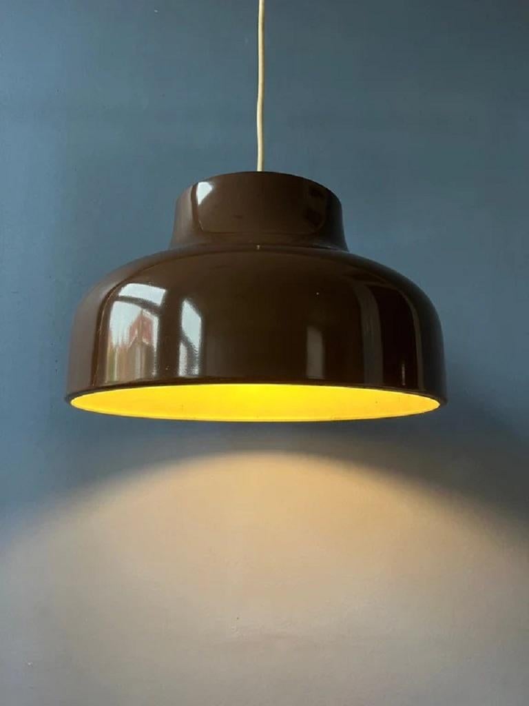 Mid century pendant light made in brown lacquered metal. The lamp requires one E27/26 lightbulb.

Dimensions: 
ø: 35 cm
Height (shade): 27 cm

Condition: Very good, only minor user-wear.