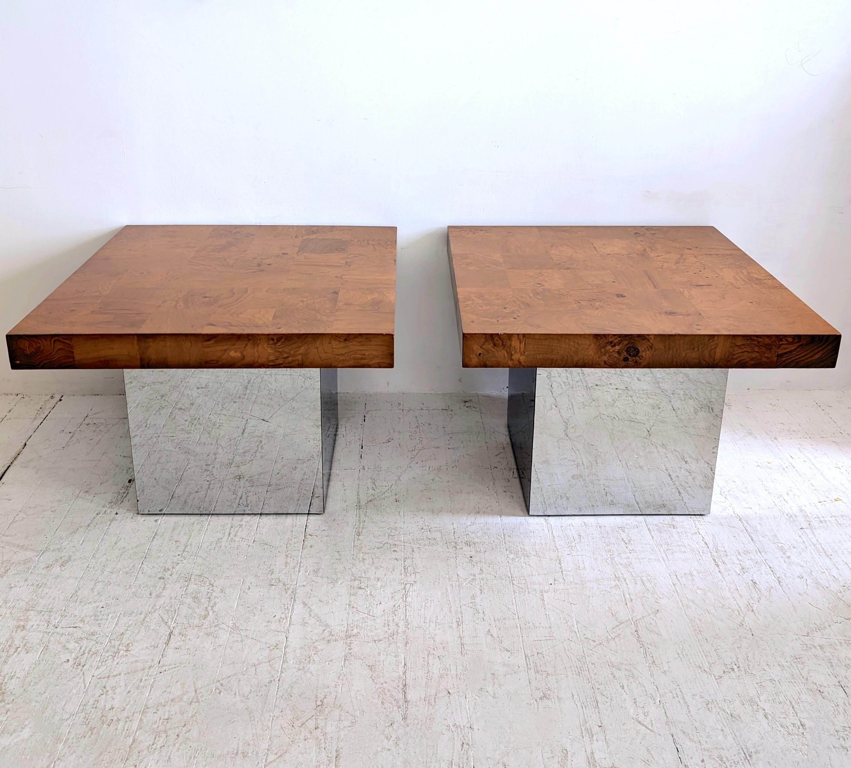 Raro par de elegantes mesas de centro / cóctel Milo Baughman para Thayer Coggin de cromo y madera de arce, EE.UU. Años 70. Se vende individualmente. 
Cierta pátina de envejecimiento en el cromo; consulta todas las fotos y el vídeo.

  Dimensiones: