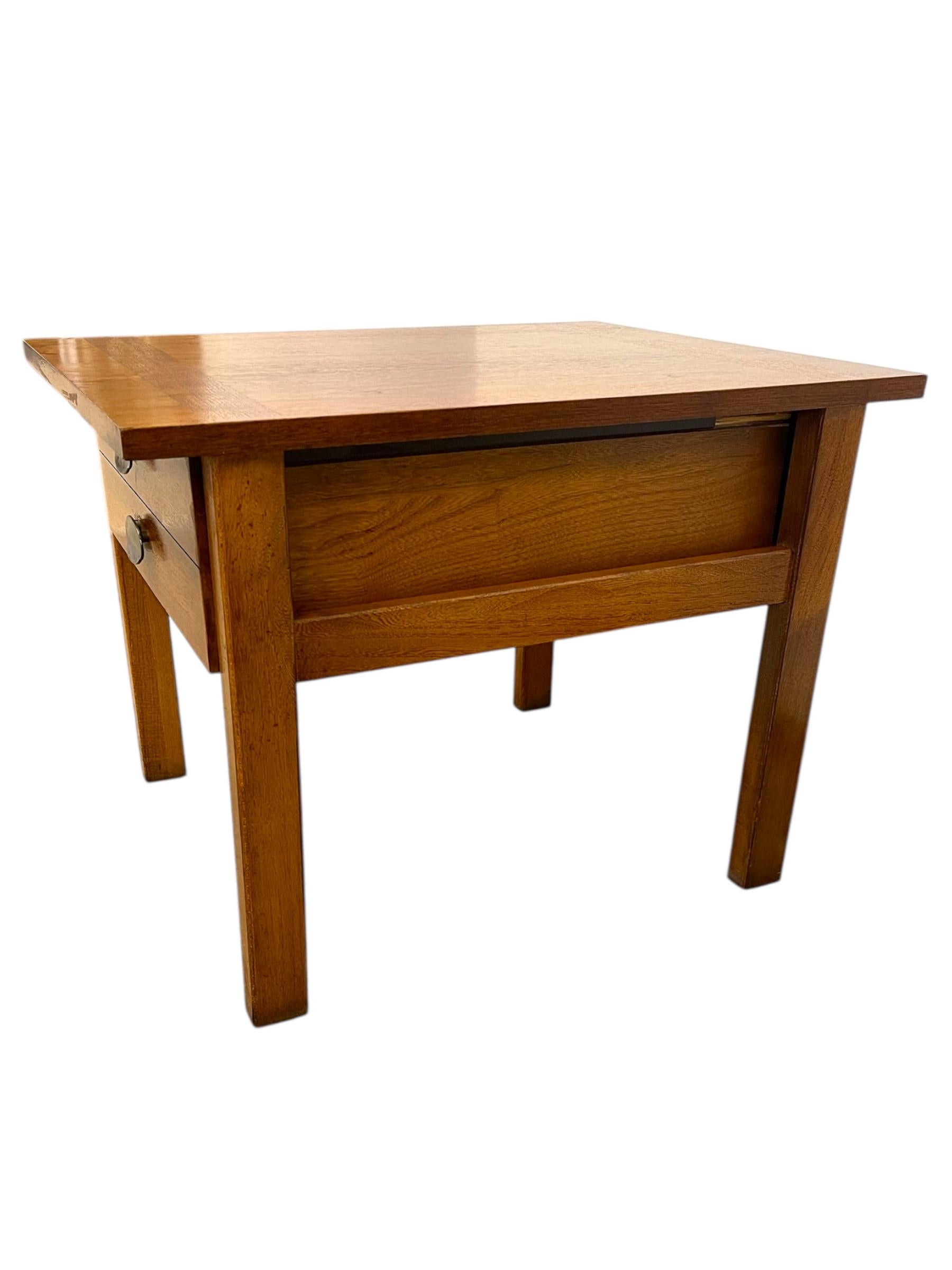 Mesa auxiliar Vintage Mid Century Modern de 1 cajón by Lane Furniture en Bueno estado para la venta en Seattle, WA