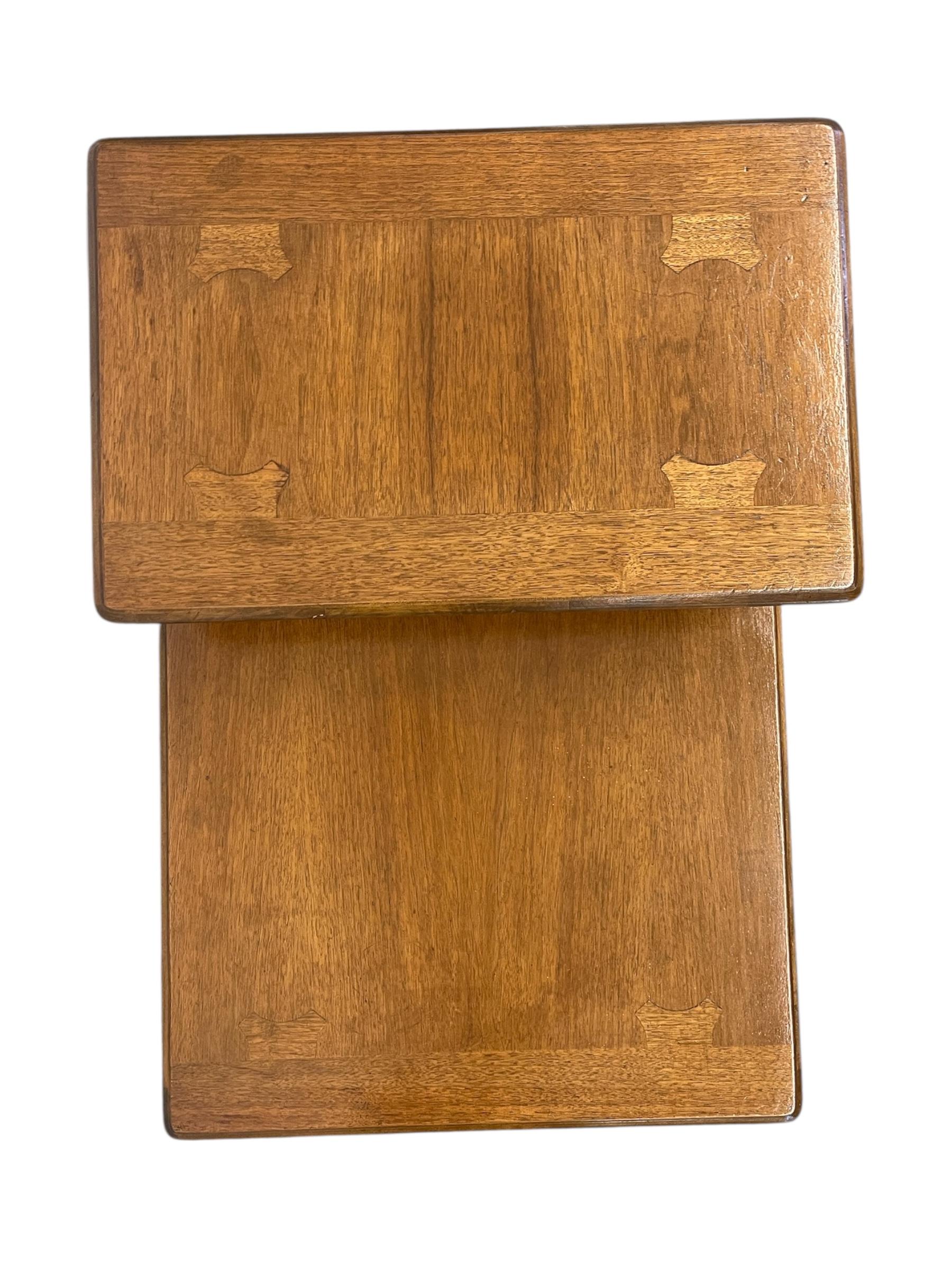 Table d'appoint à 1 tiroir en noyer Vintage Mid-Century Modern by Lane's avec incrustation en bois en vente 2