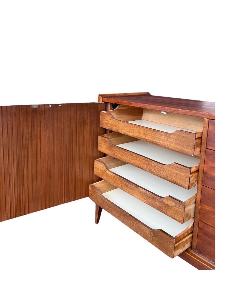 Vintage Mid-Century Modern 12 Drawer Dresser Dovetail Drawers For Sale 3