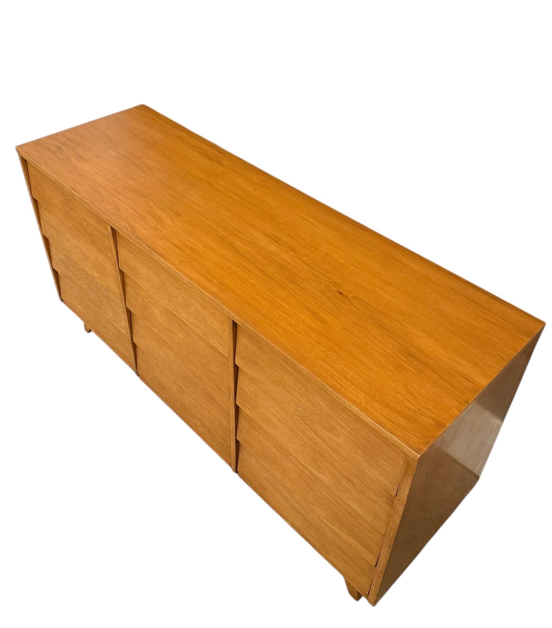 Vintage Mid Century Modern 12-Drawer Dresser Dovetailed Drawers by Kent Coffey in vendita 2
