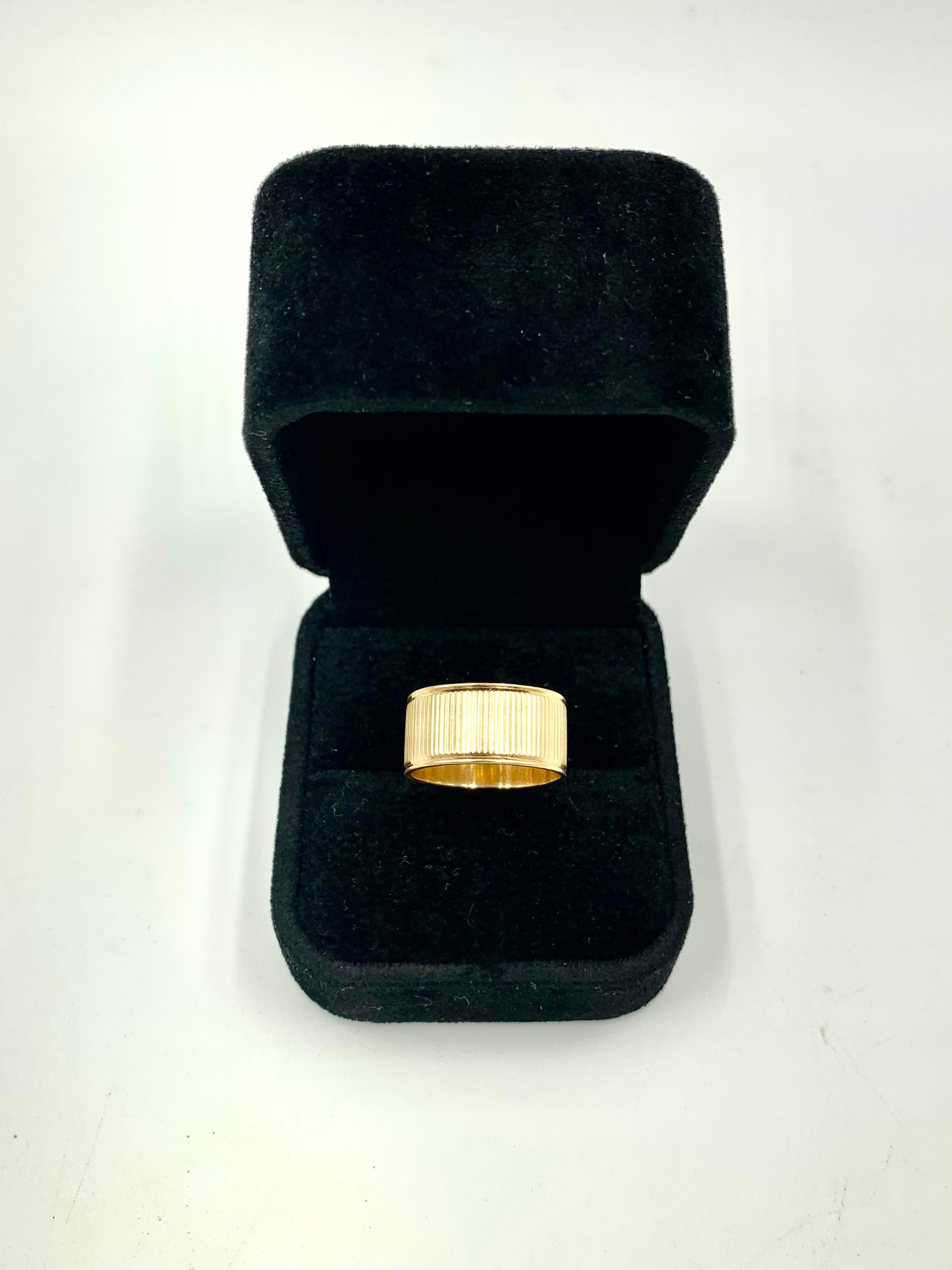 Vintage Mid-Century Modern 14K Yellow Gold Classic Reeded Wide Cigar Band Ring For Sale 4