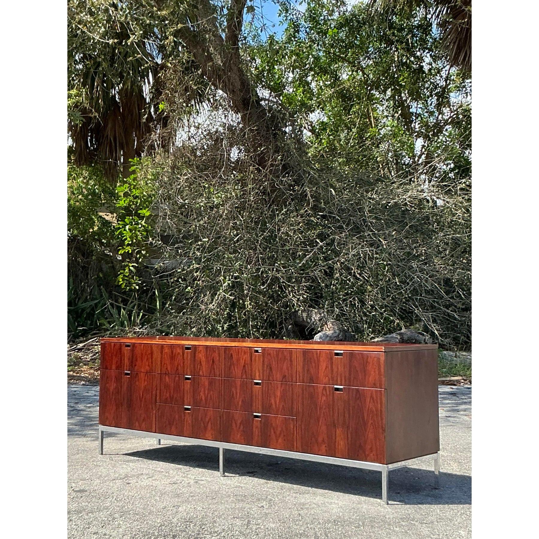 Vintage-Anrichte aus Rosenholz, Mid-Century Modern 1960er Knoll, Vintage im Zustand „Gut“ im Angebot in west palm beach, FL