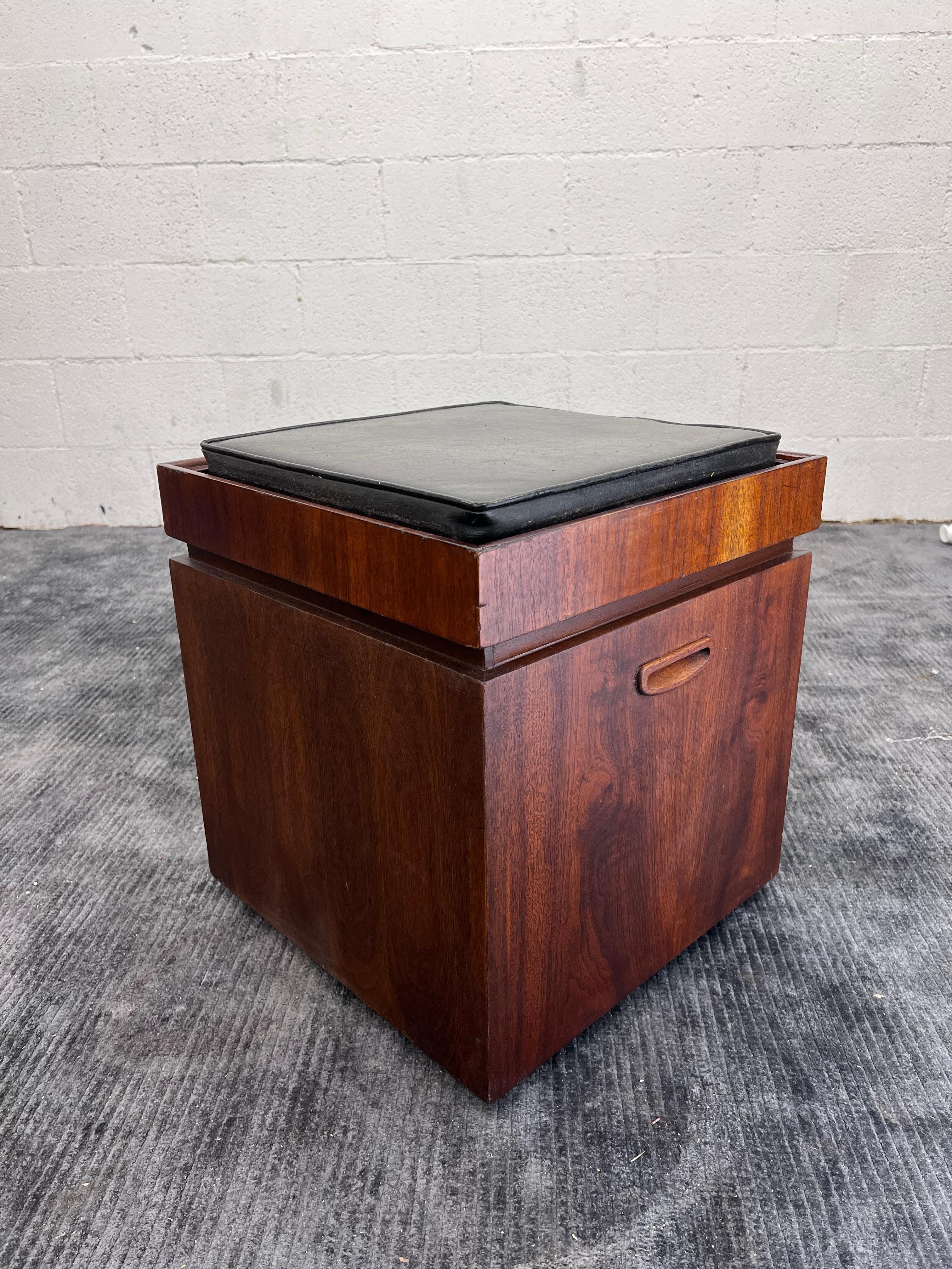 North American Vintage Mid-Century Modern 1960s Lane Cube Ottoman with Storage and Flip Checke