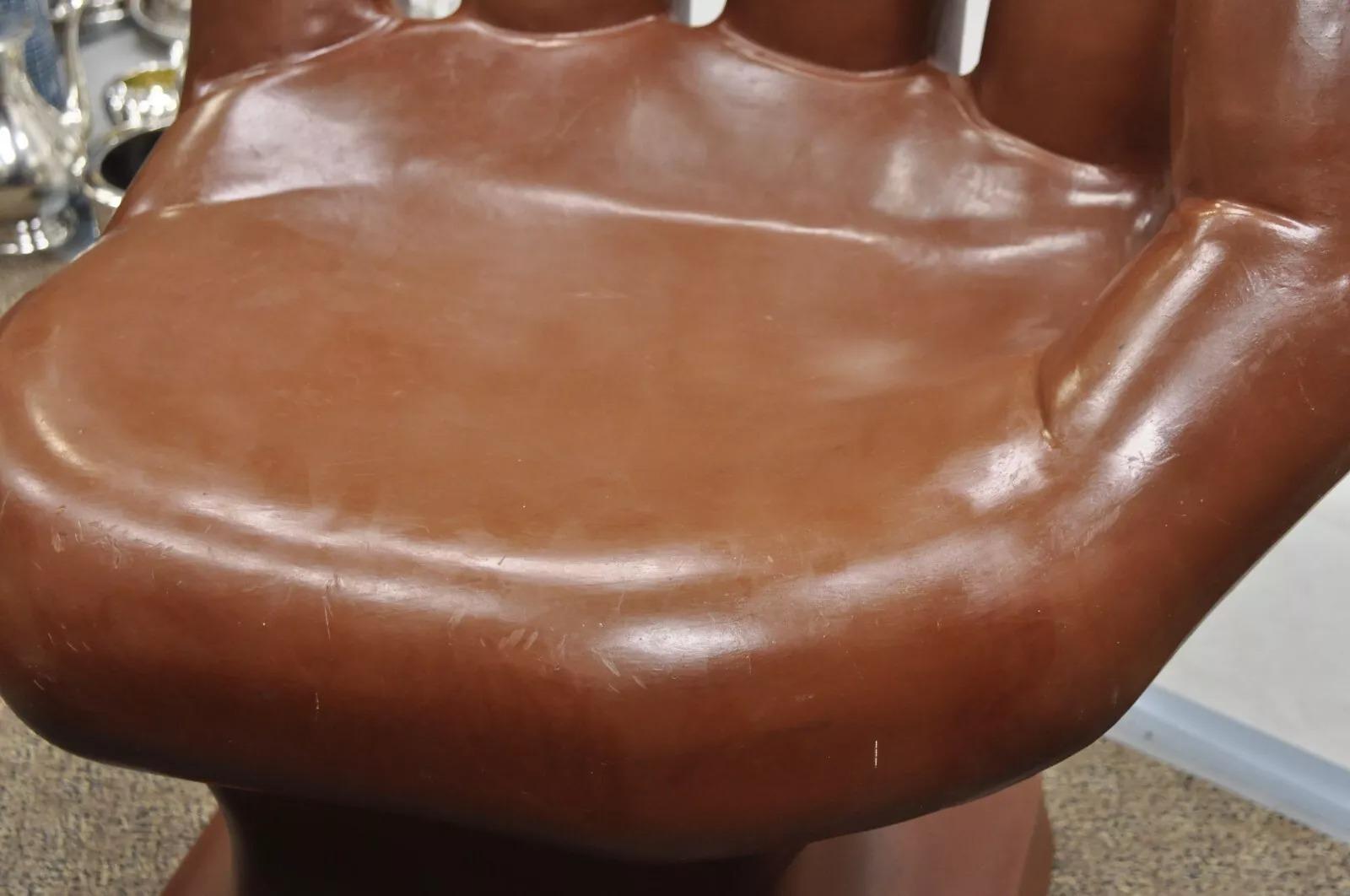 Vintage Mid Century Modern 1980s Brown Molded Plastic Hand Chair (Kunststoff) im Angebot