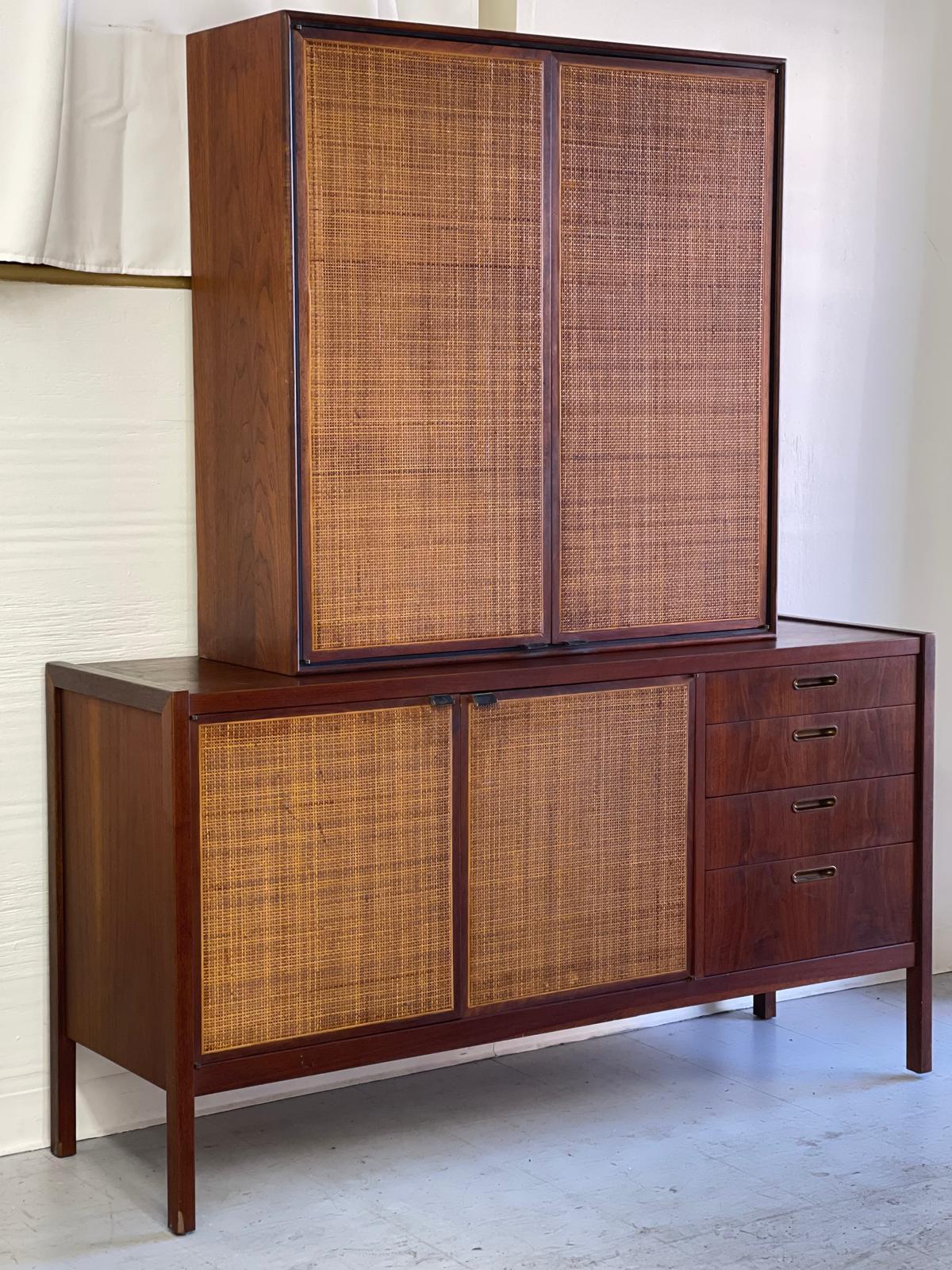 Mid-Century Modern Crédence ou meuble à disques Vintage Mid Century Modern 2 Pieces par Founders
