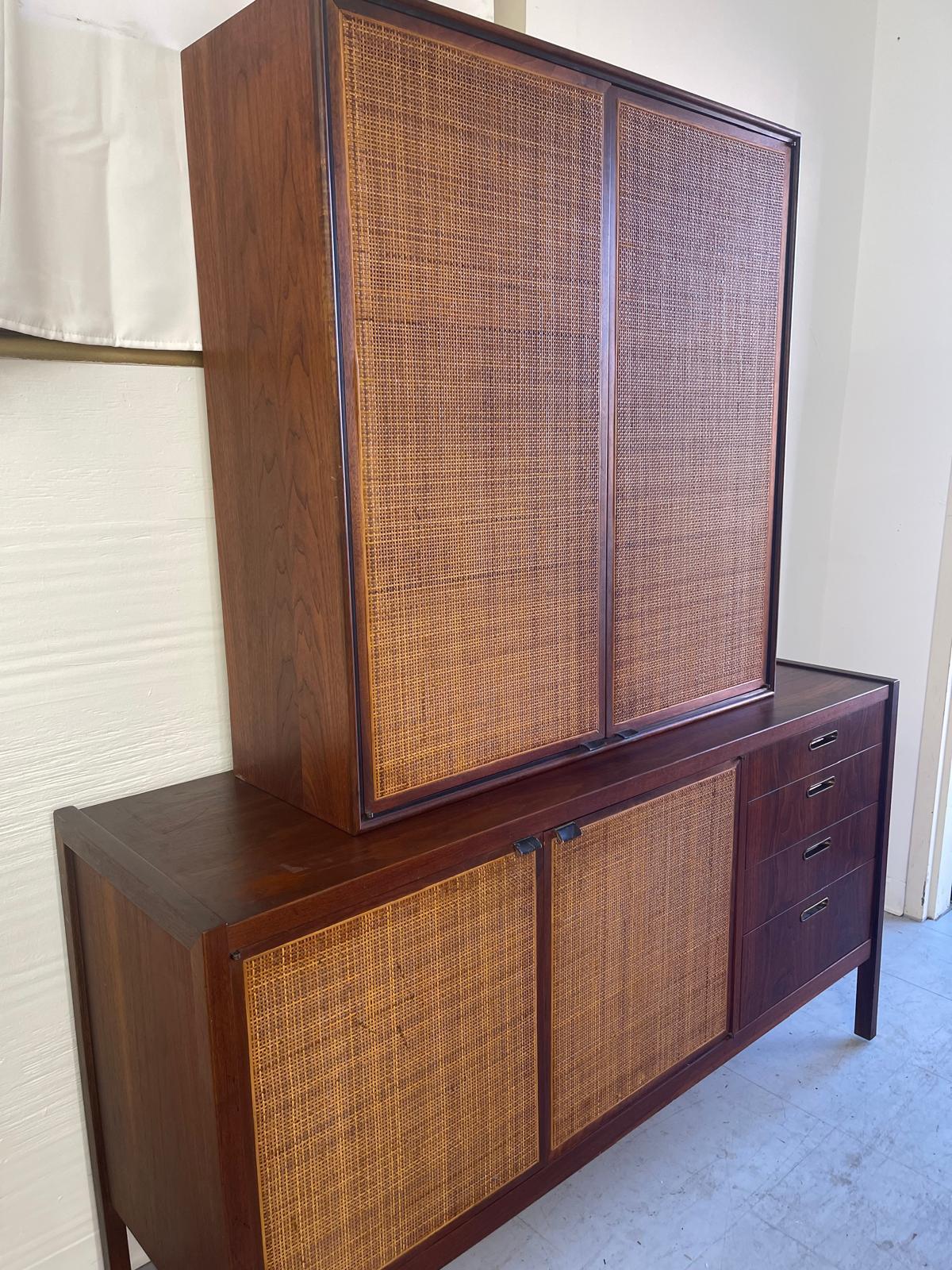 Milieu du XXe siècle Crédence ou meuble à disques Vintage Mid Century Modern 2 Pieces par Founders