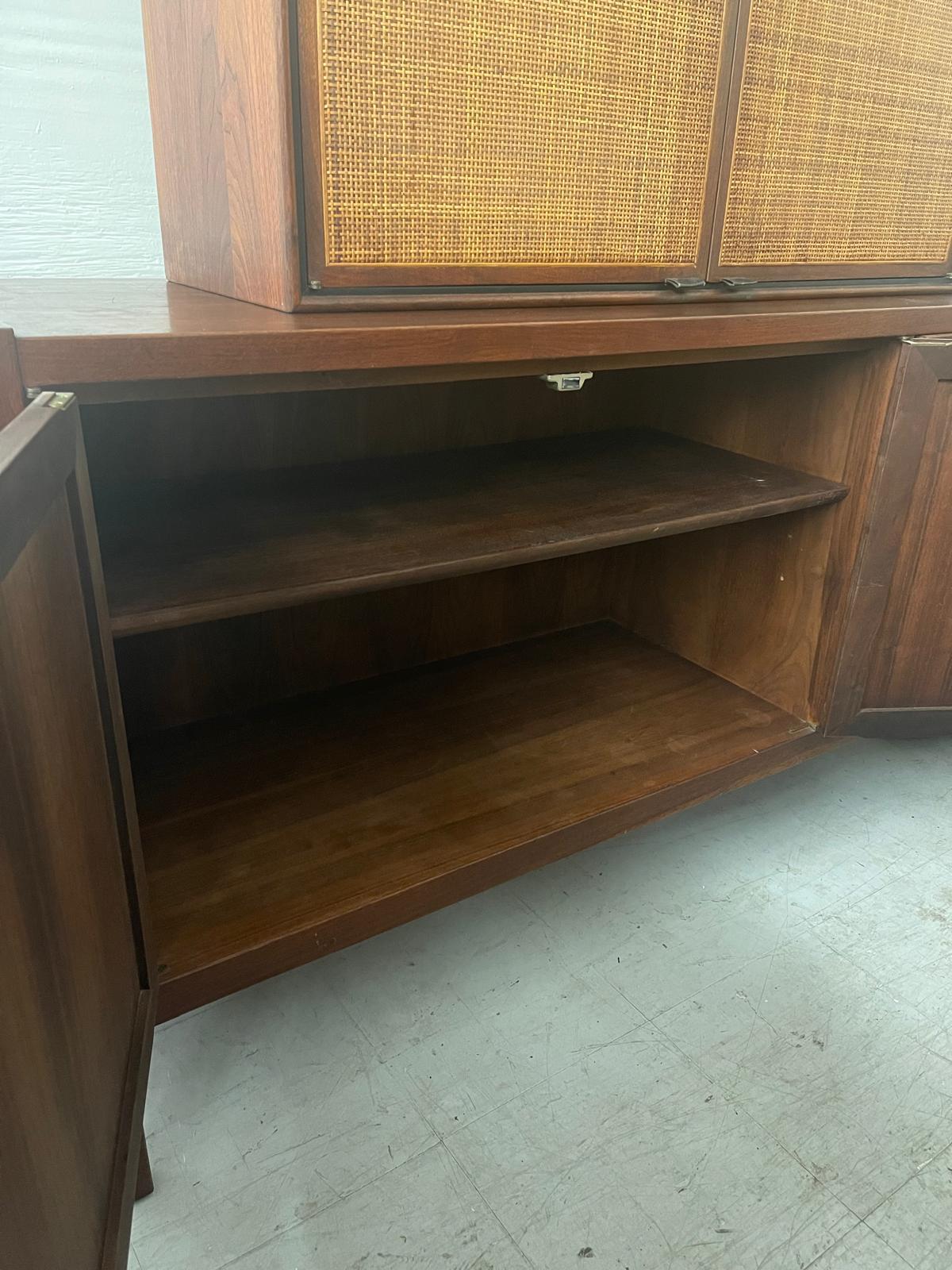 Crédence ou meuble à disques Vintage Mid Century Modern 2 Pieces par Founders 2