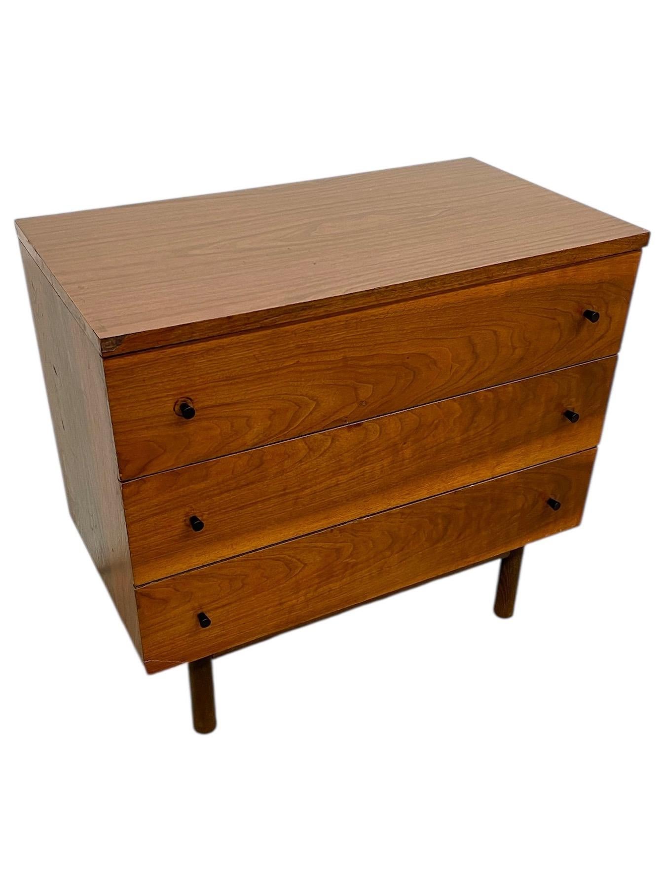 Mid-Century moderno Comò a 3 cassetti vintage del Mid-Century Modern con tiranti neri in vendita