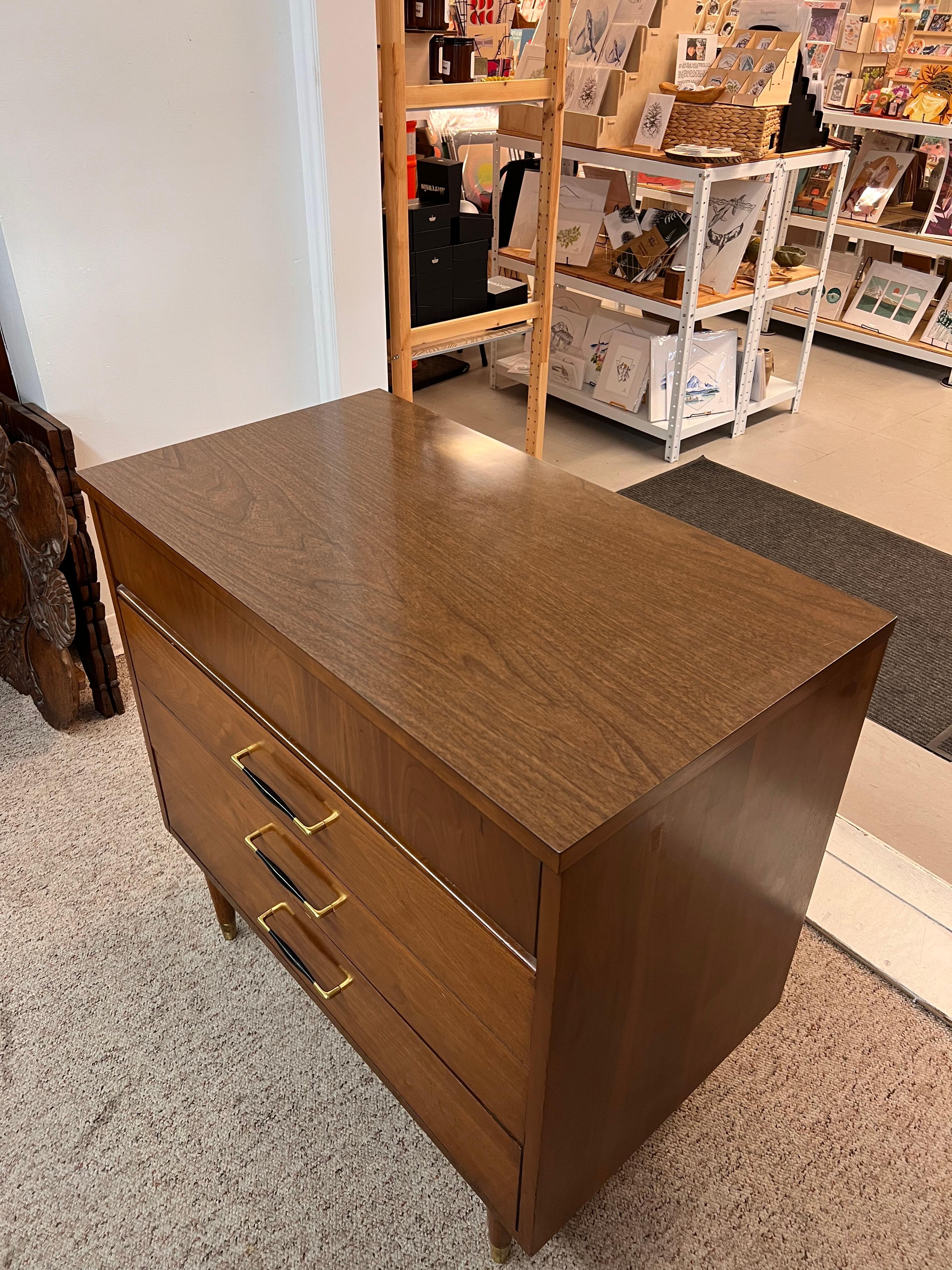 Vintage Mid Century Modern 3-Drawer Walnut Dreser with Original Handles For Sale 3