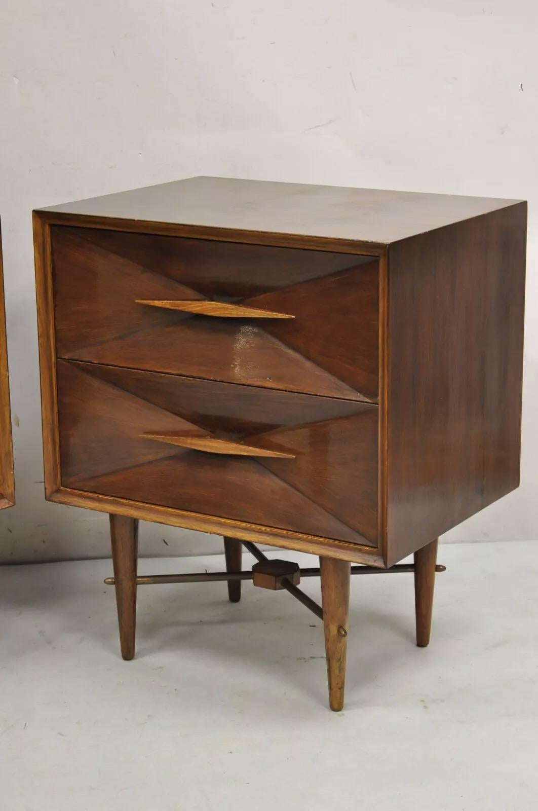 Vintage-Nachttische aus Nussbaumholz mit 3D-Diamantfakat, Mid-Century Modern, Mid-Modern, Paar im Angebot 5