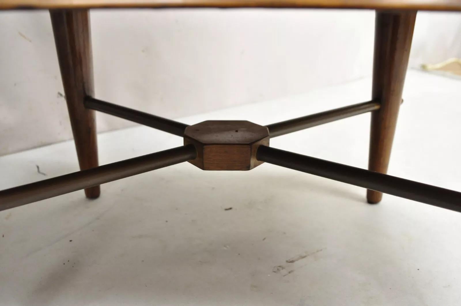 Vintage-Nachttische aus Nussbaumholz mit 3D-Diamantfakat, Mid-Century Modern, Mid-Modern, Paar im Zustand „Gut“ im Angebot in Philadelphia, PA