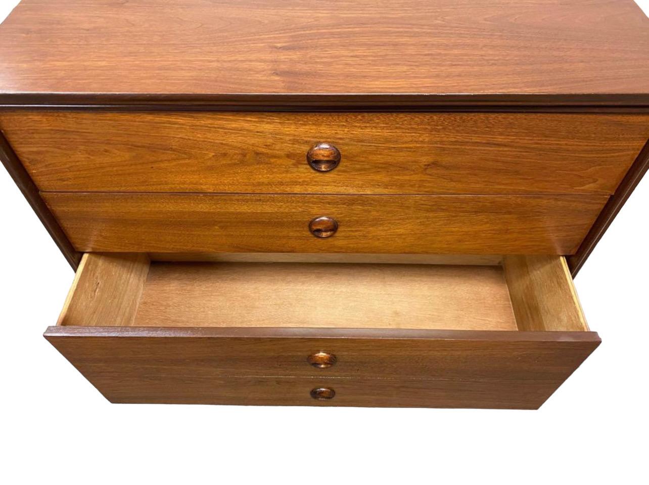 Vintage Mid Century Modern 4 Drawer Dresser Dovetail Drawers by Basset In Good Condition In Seattle, WA