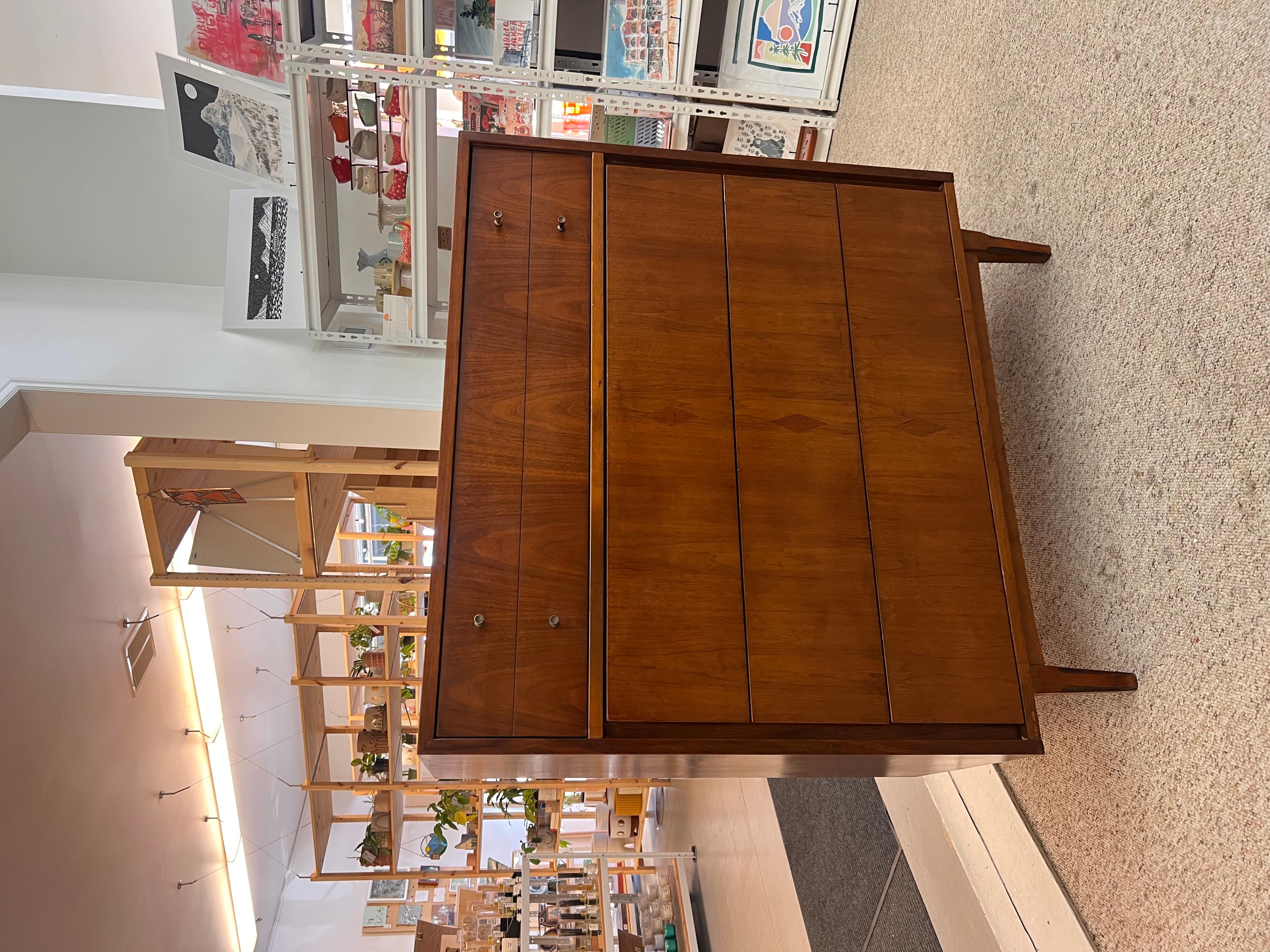 Mid-Century Modern Vintage Mid Century Modern 4 Drawer Dresser Dovetailed Drawers For Sale